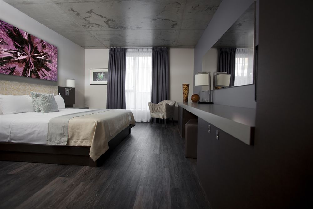 هتل Hotel 10 مونترال