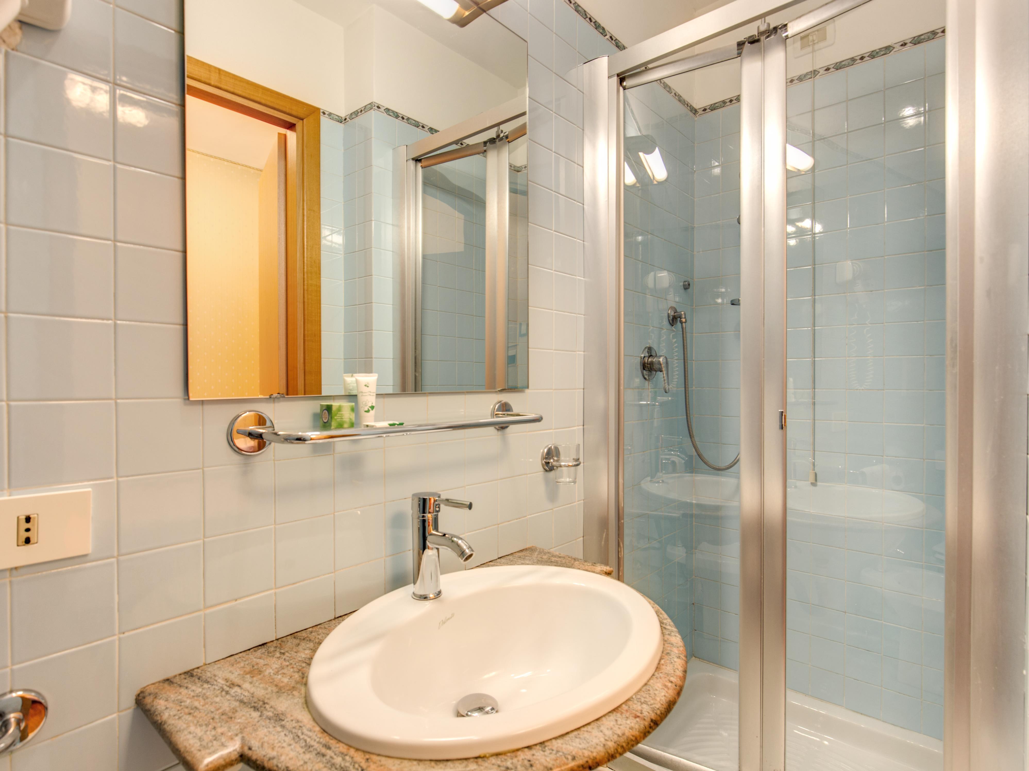 Alibaba https://cdn.alibaba.ir/ostorage/hotel/images/B7CA2172/06E060E343F98ACBB64F0213D23BDF07.jpg