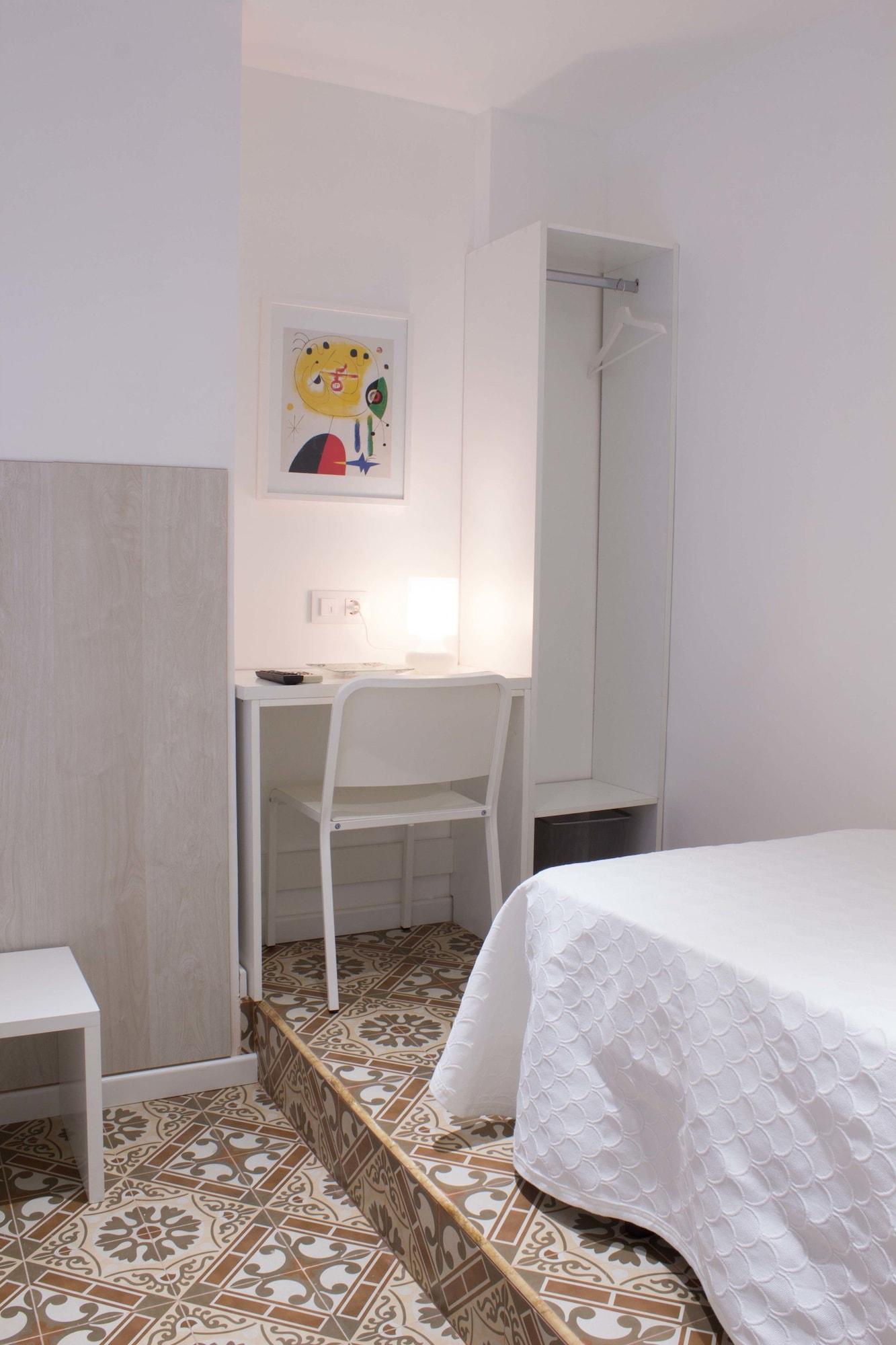 هتل Hostal Nova بارسلونا