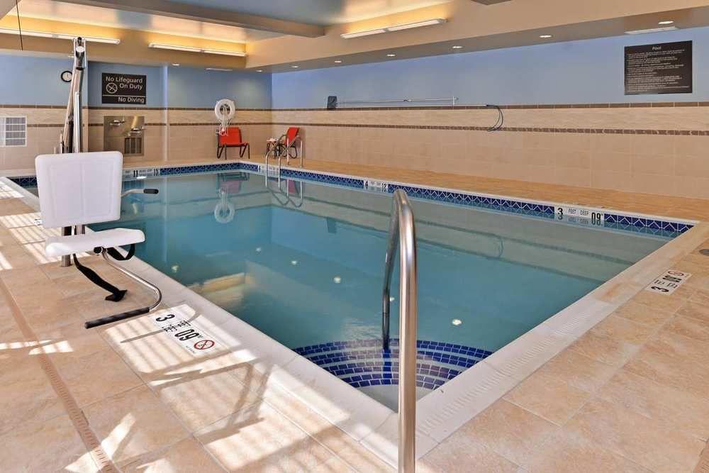 هتل Hampton Inn Potsdam Potsdam