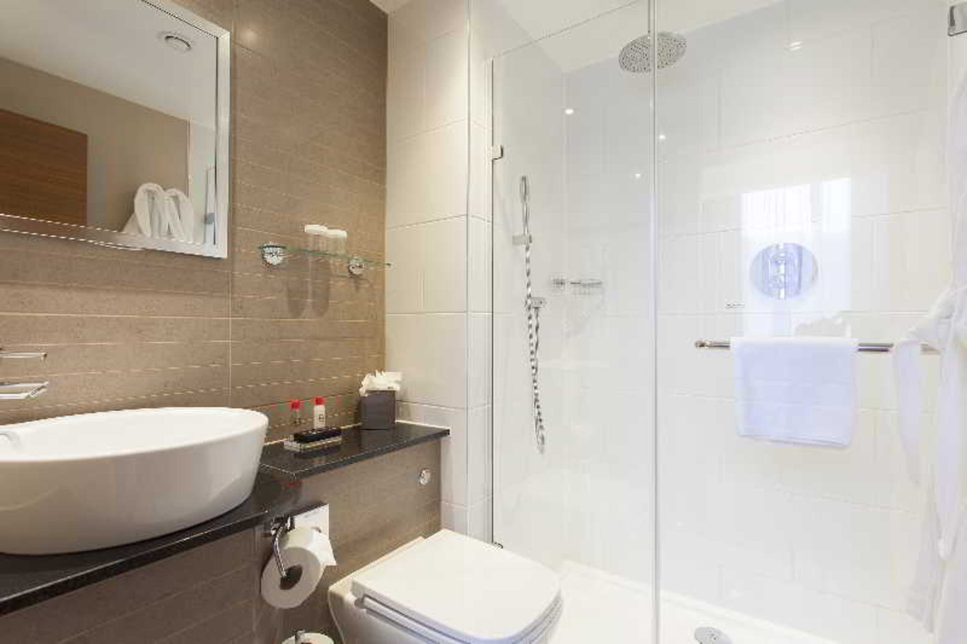 هتل Thistle Piccadilly لندن