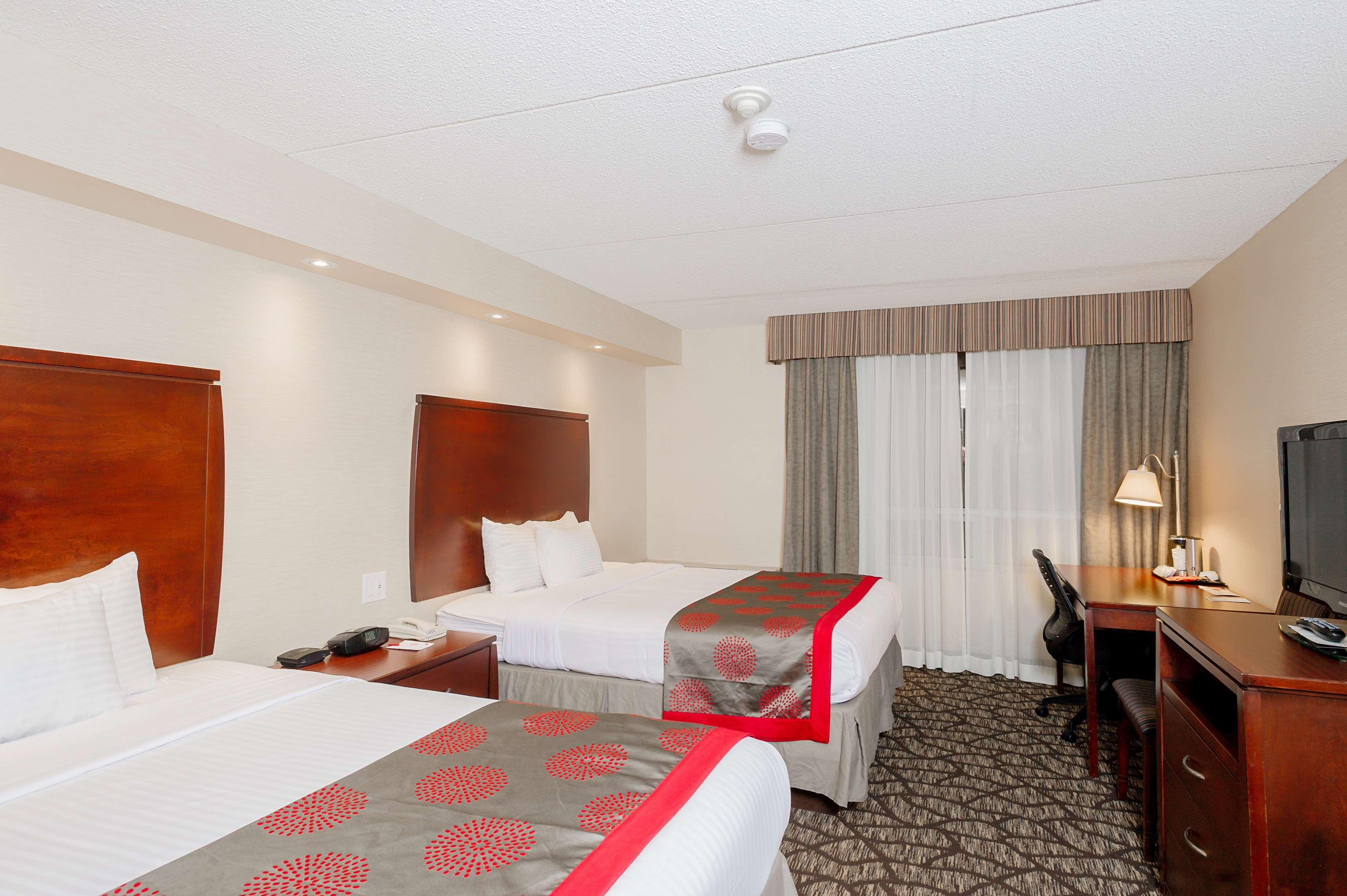 هتل Ramada by Wyndham Niagara Falls by the River آبشار نیاگارا