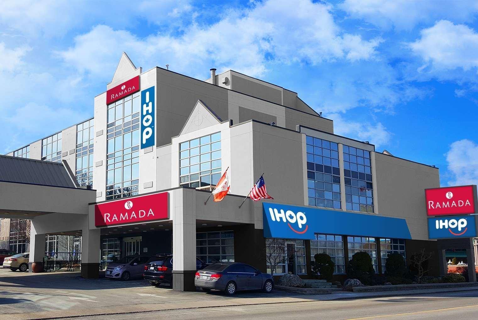 هتل Ramada by Wyndham Niagara Falls by the River آبشار نیاگارا