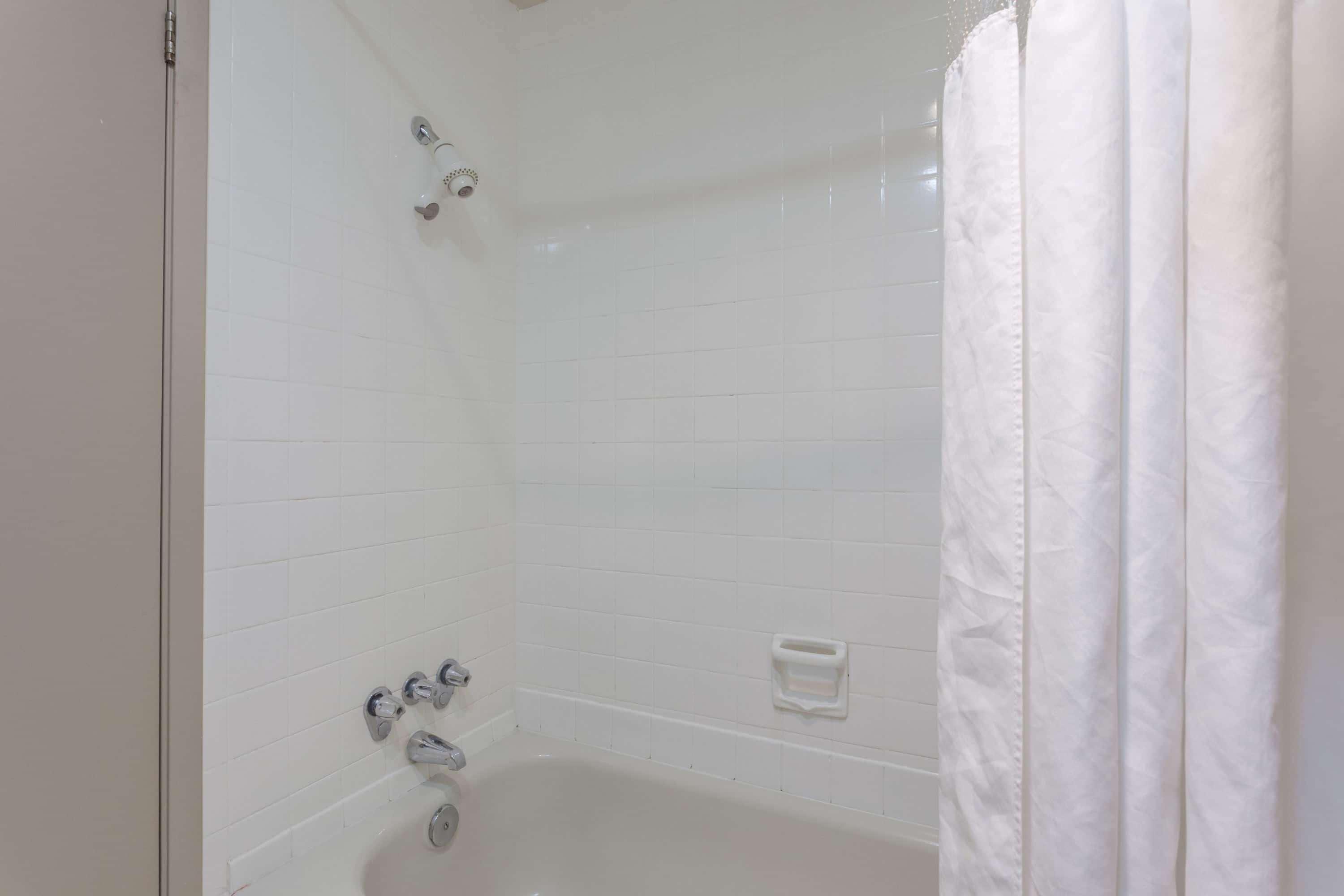 هتل Ramada by Wyndham Coquitlam Coquitlam