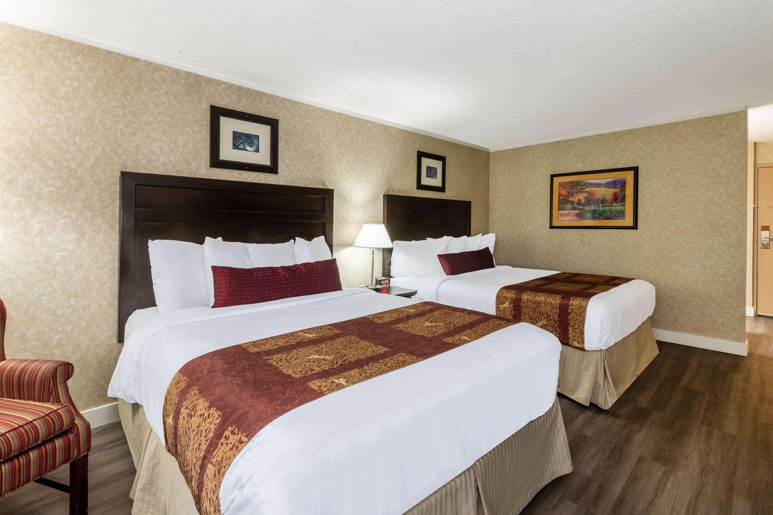 هتل Ramada by Wyndham Coquitlam Coquitlam