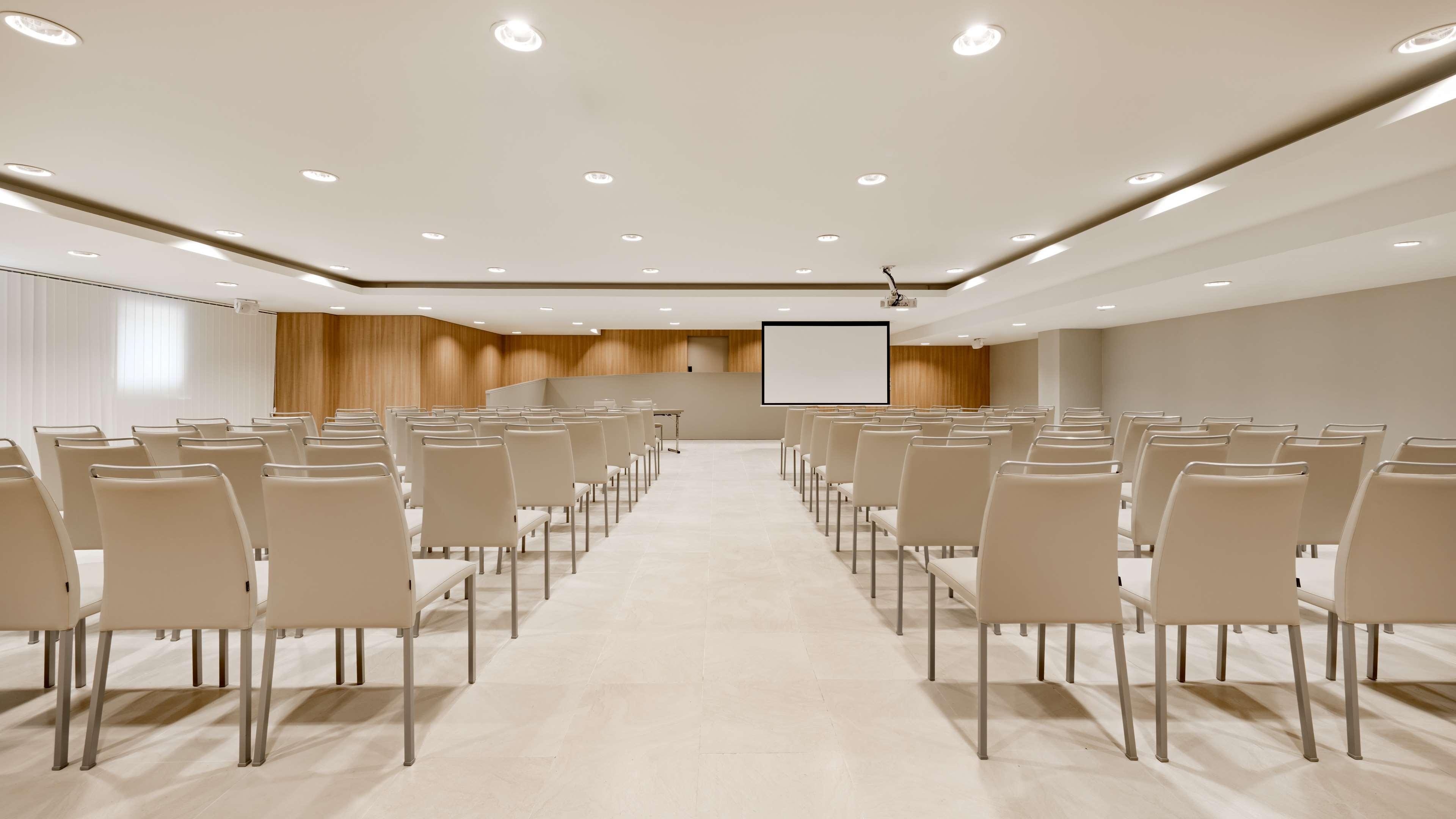 هتل NH Málaga مالاگا