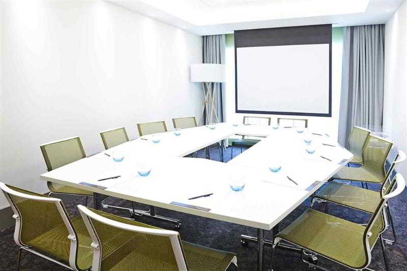 هتل Novotel London Brentford لندن