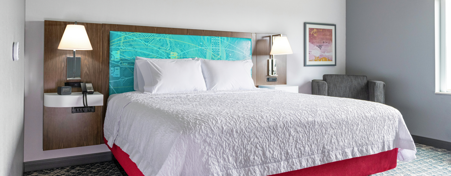 هتل Hampton Inn & Suites by Hilton Toronto Downtown تورنتو