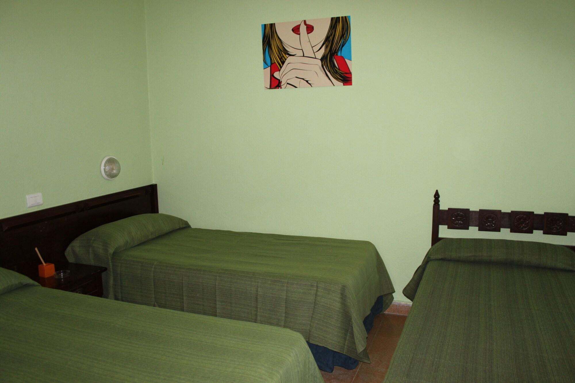 هتل Pensión Sea of Clouds Las Palmas