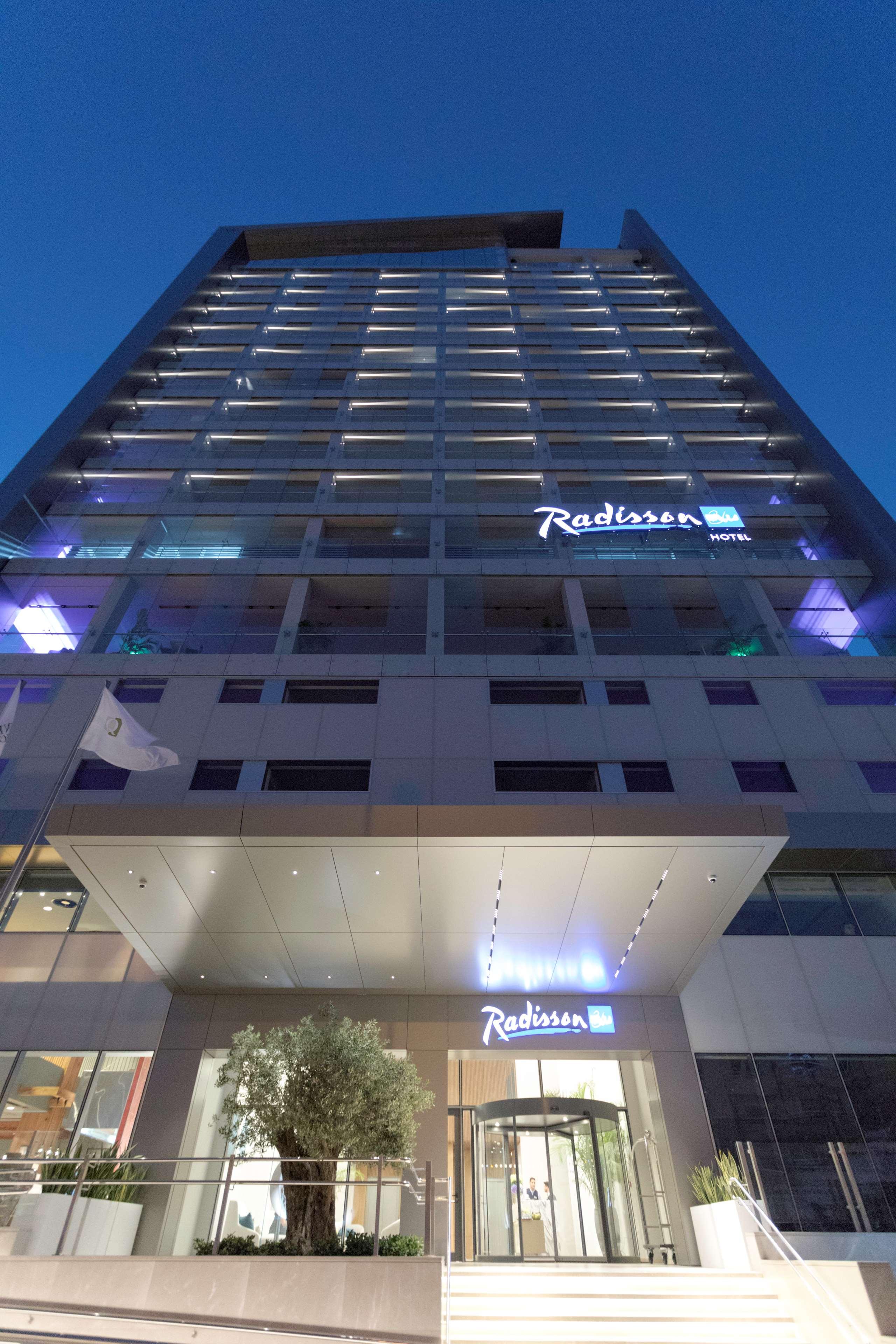 هتل Radisson Blu Hotel, Larnaca لارناکا