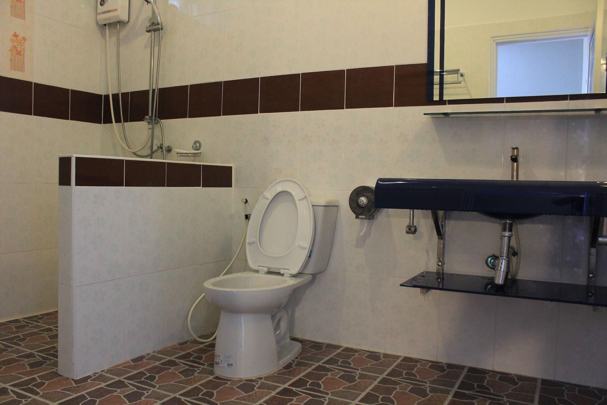 هتل Eat N Sleep Thalang