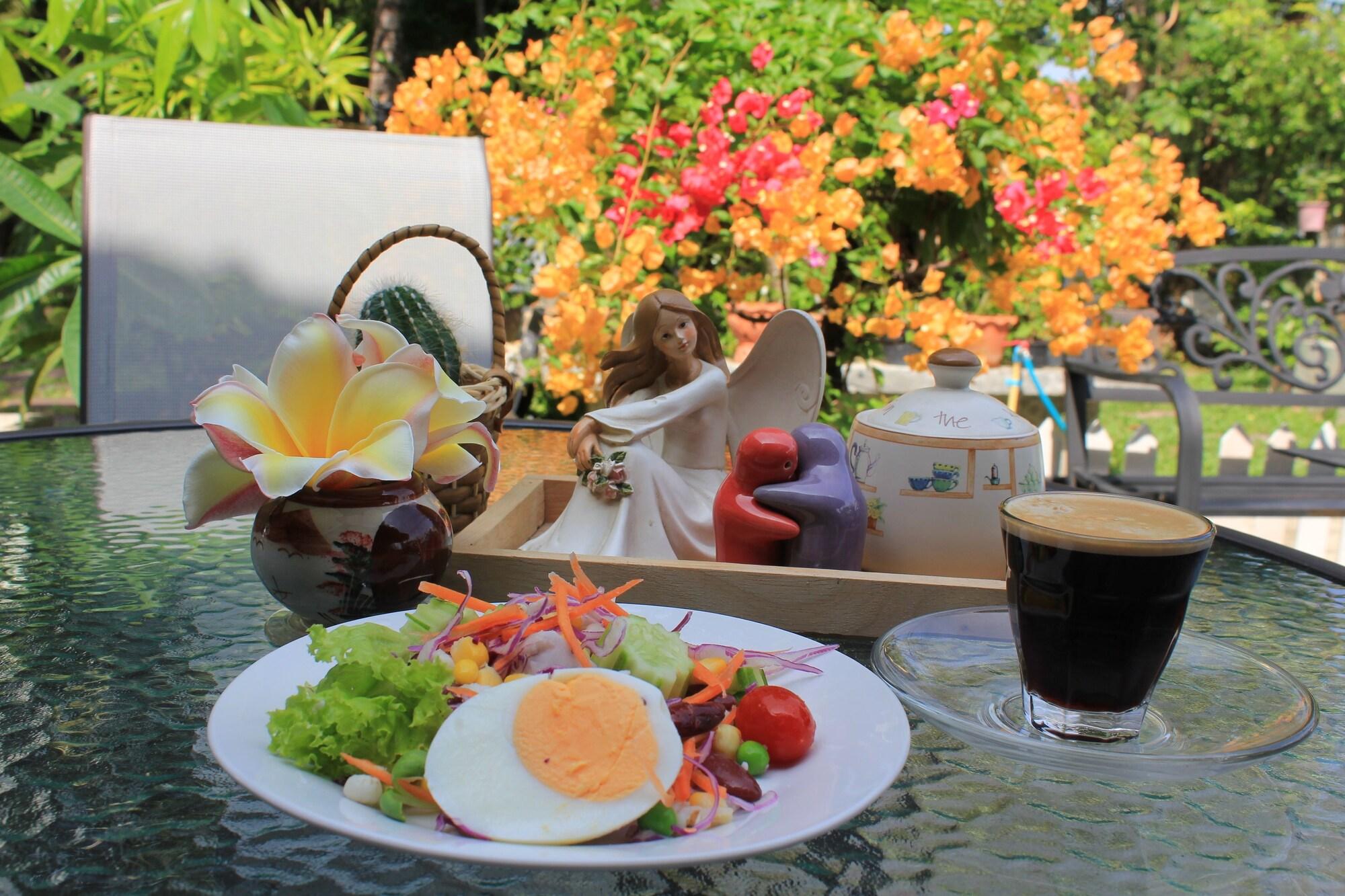 هتل Eat N Sleep Thalang