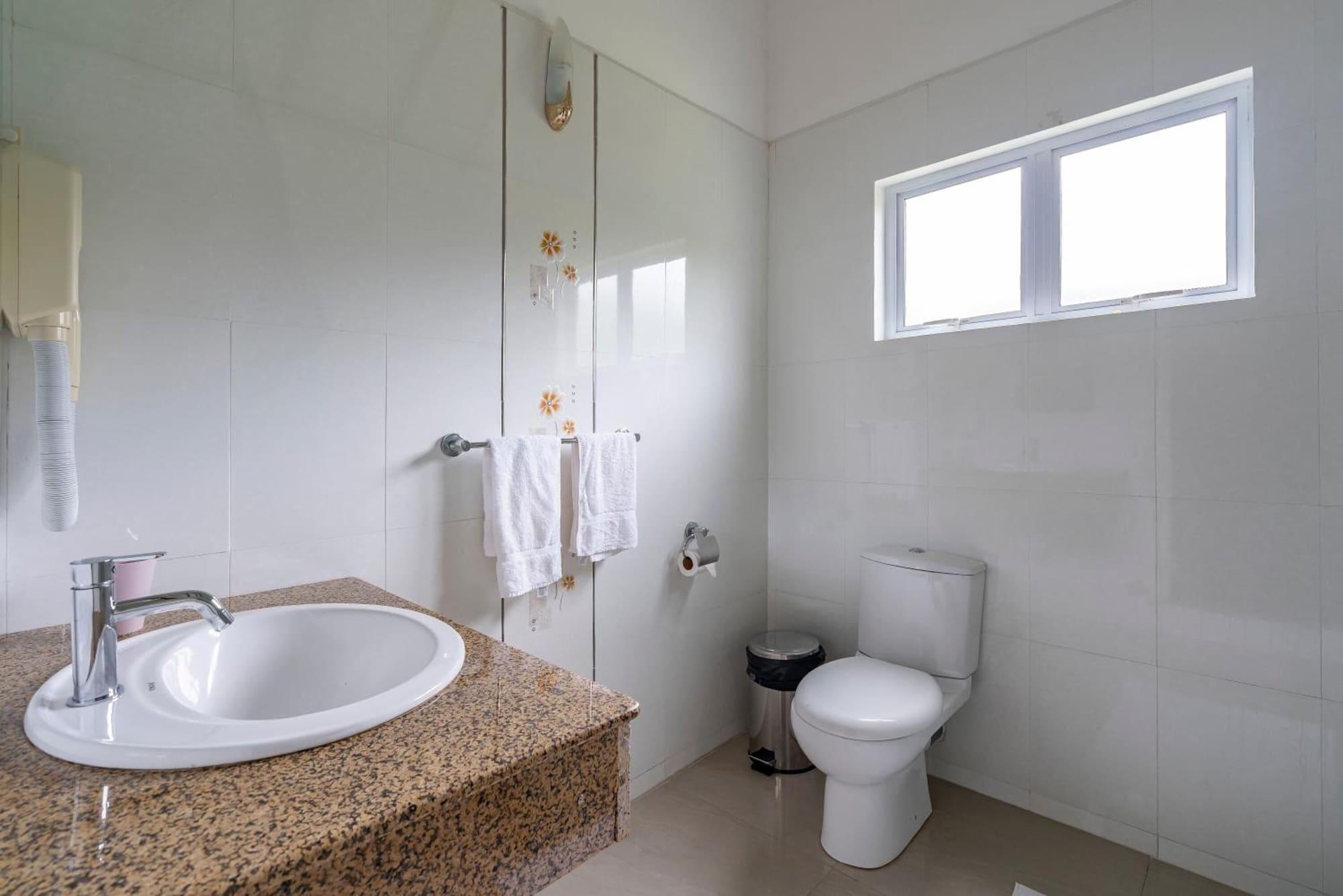 هتل La Modestie Guest House and Self Catering Praslin Island