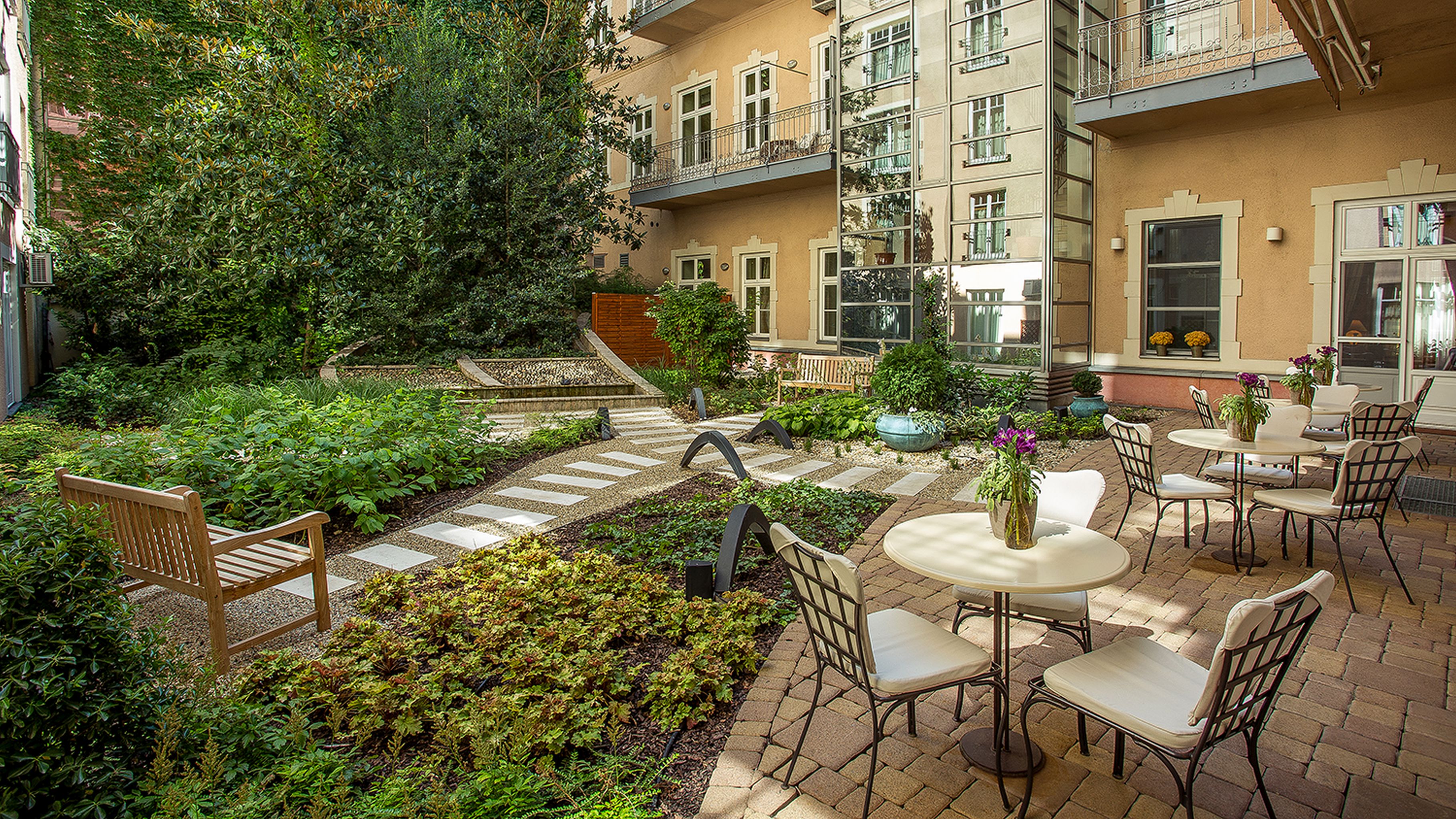 هتل Mamaison Residence Izabella بوداپست