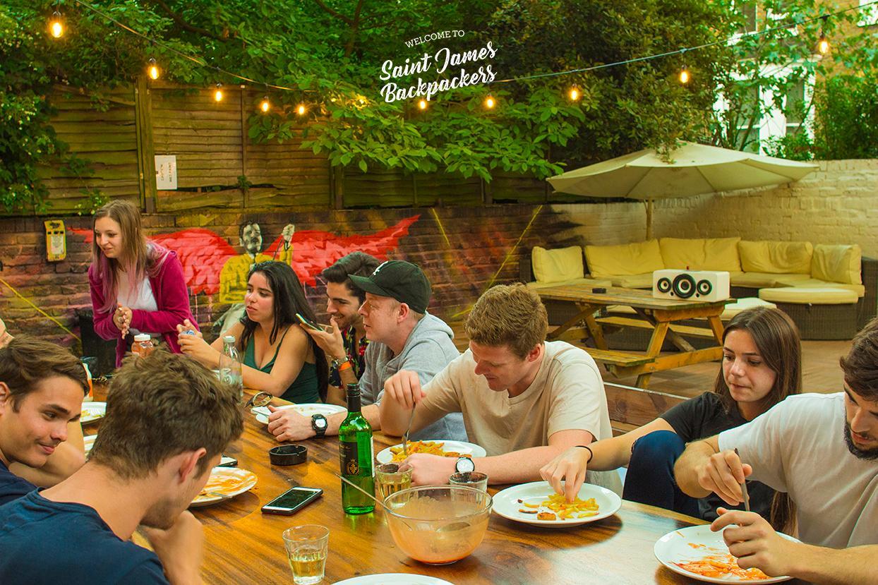 هتل Saint James Backpackers لندن