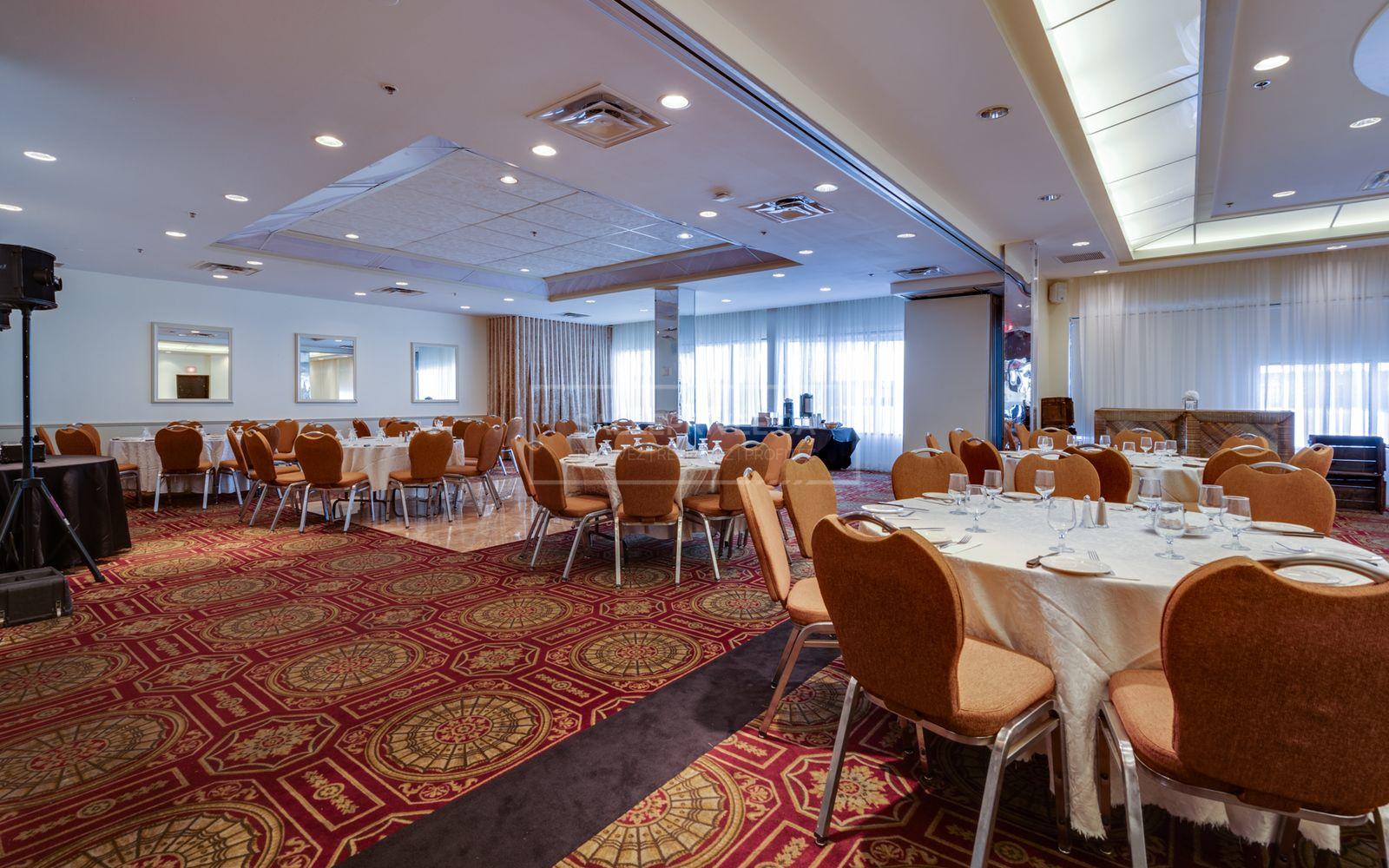 هتل Universel Montreal مونترال