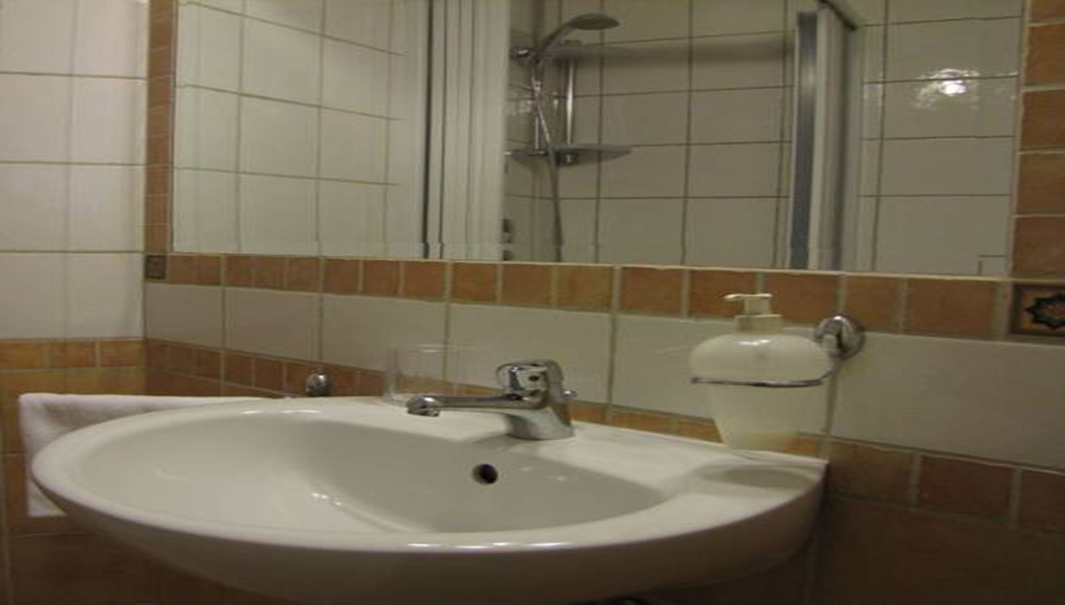 هتل Agon Hotel کمر