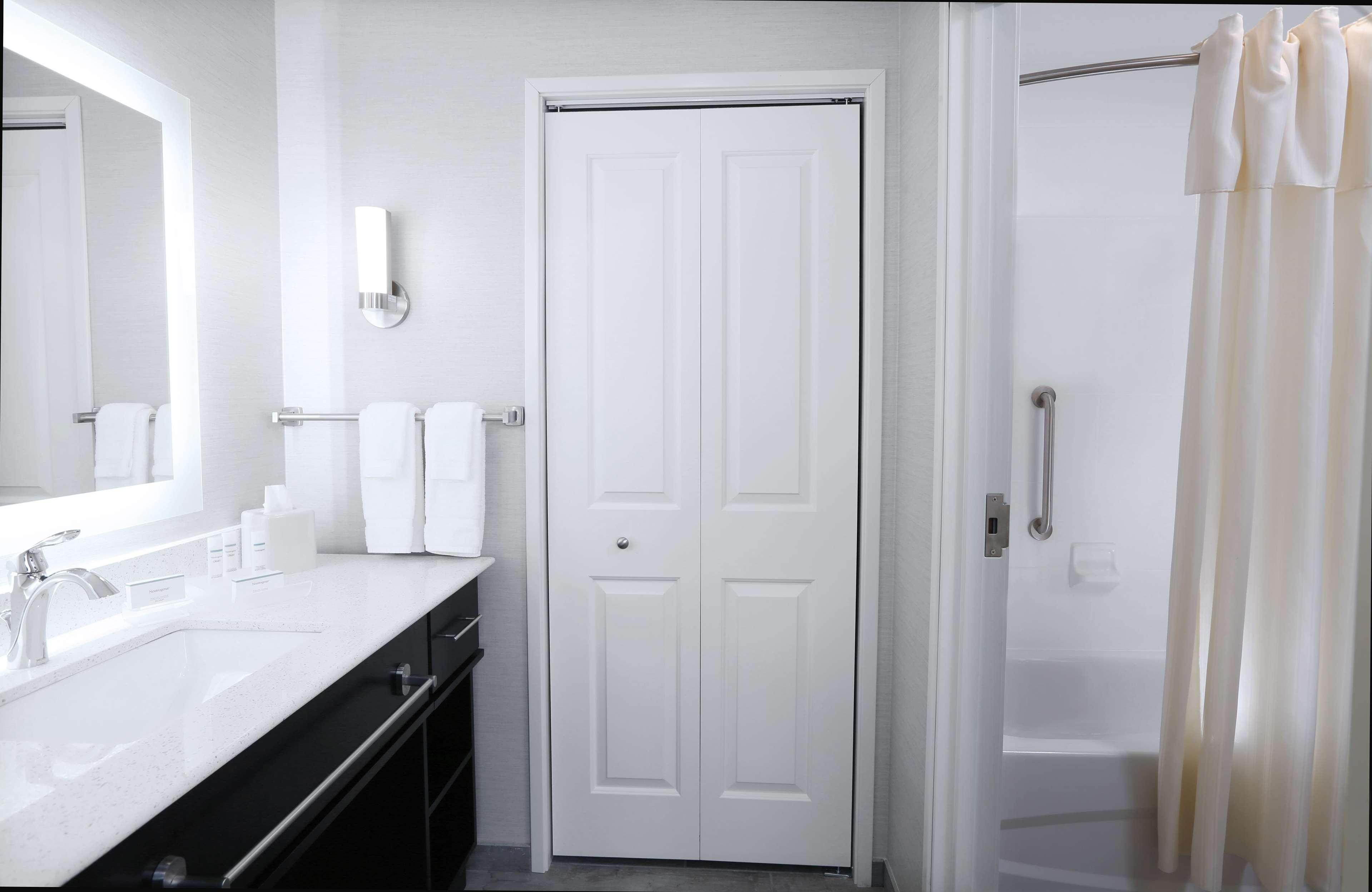 هتل Homewood Suites by Hilton West Fargo Sanford Medical Center Area West Fargo