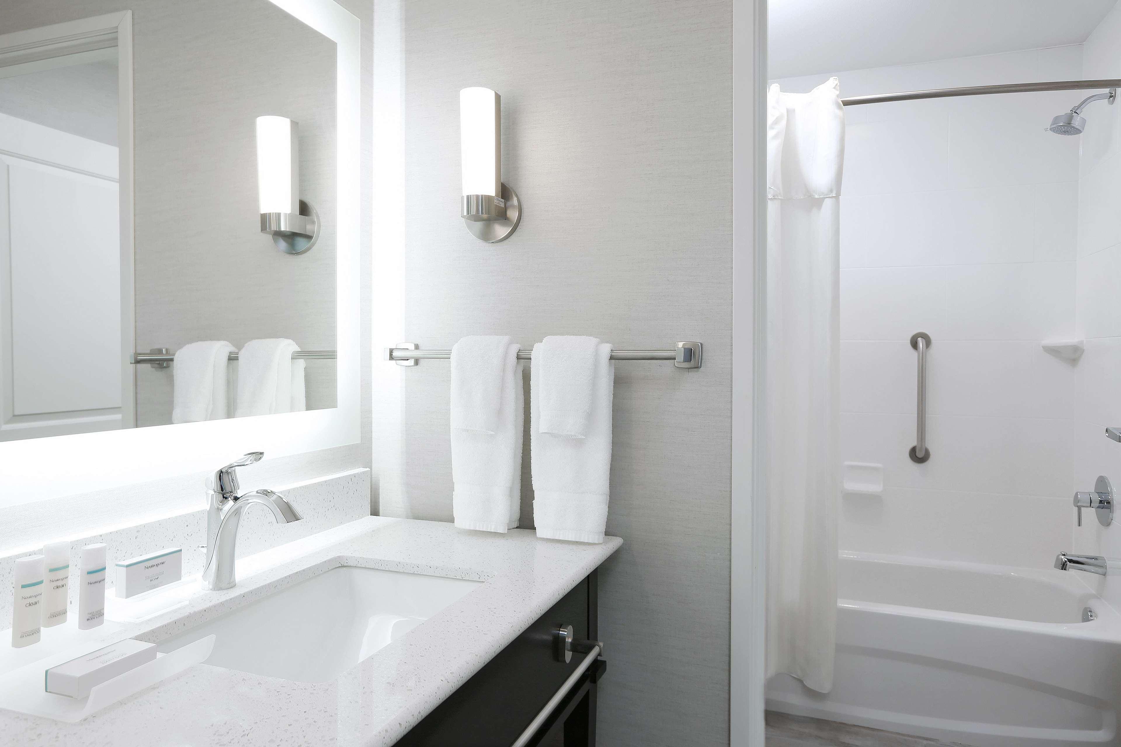 هتل Homewood Suites by Hilton West Fargo Sanford Medical Center Area West Fargo