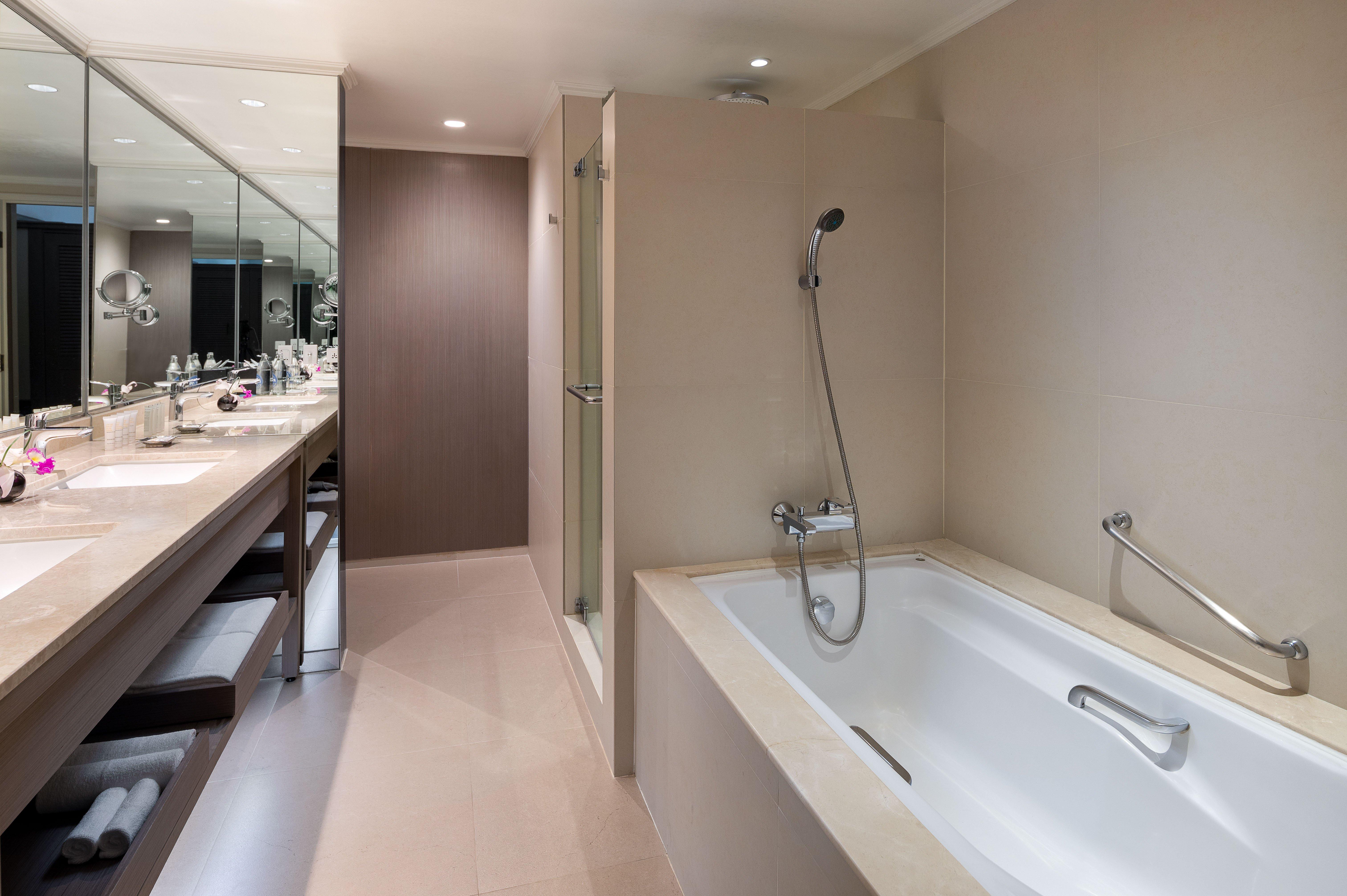 هتل Crowne Plaza Bangkok Lumpini Park بانگکوک