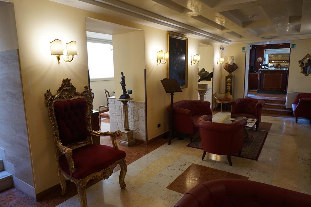 هتل Aurelius Art Gallery Rome رم