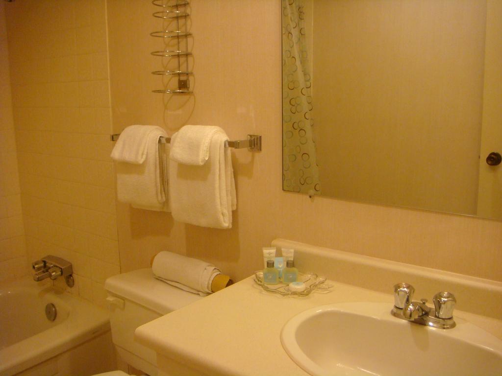 هتل Cassandra Hotel ونکوور