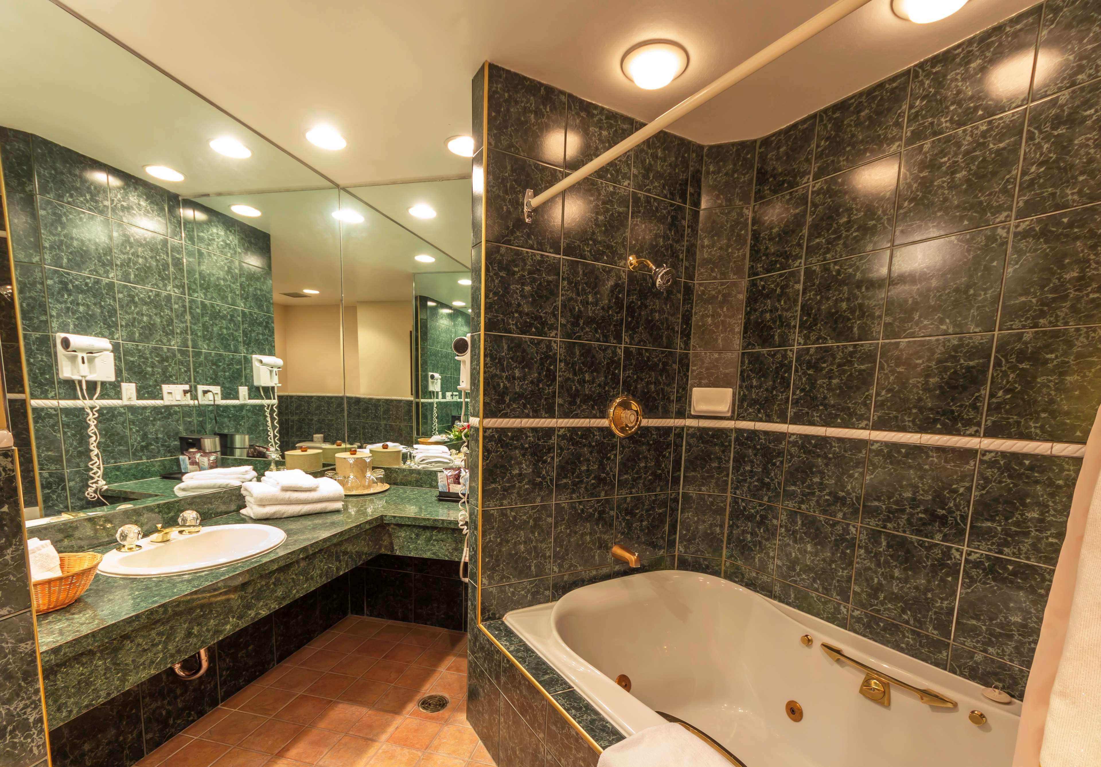 هتل The Water Tower Inn, BW Premier Collection Sault Sainte Marie