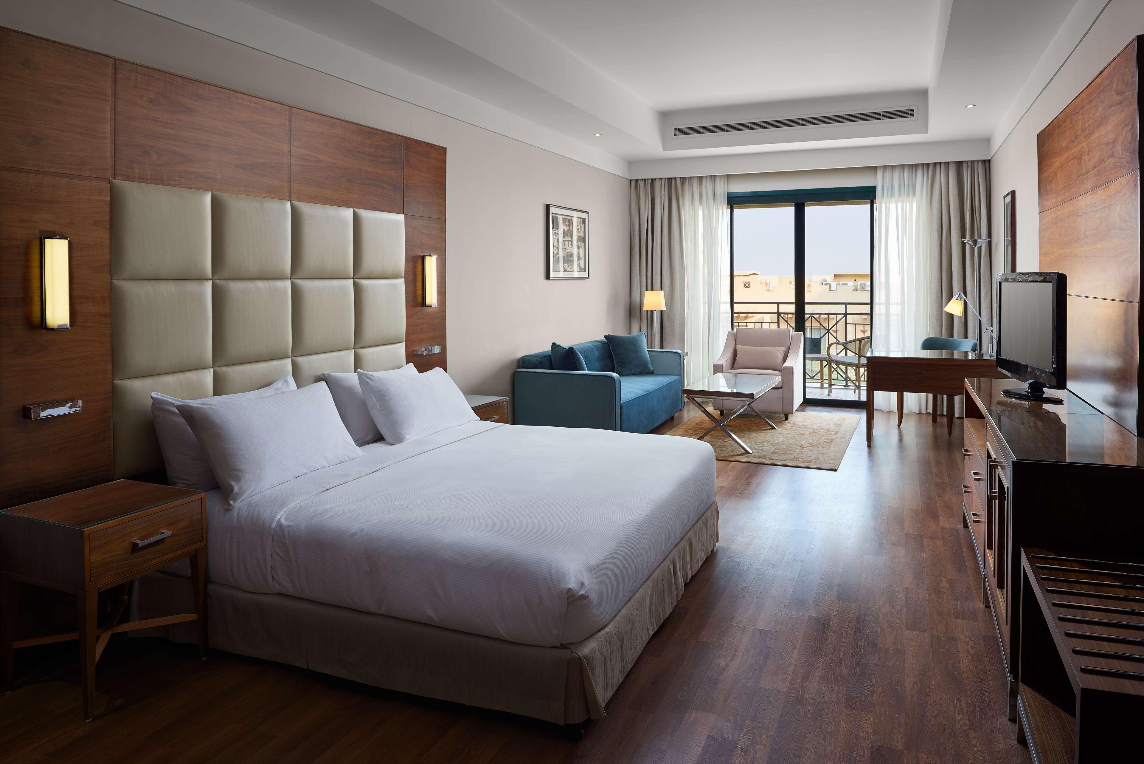 هتل Hilton Pyramids Golf Resort قاهره