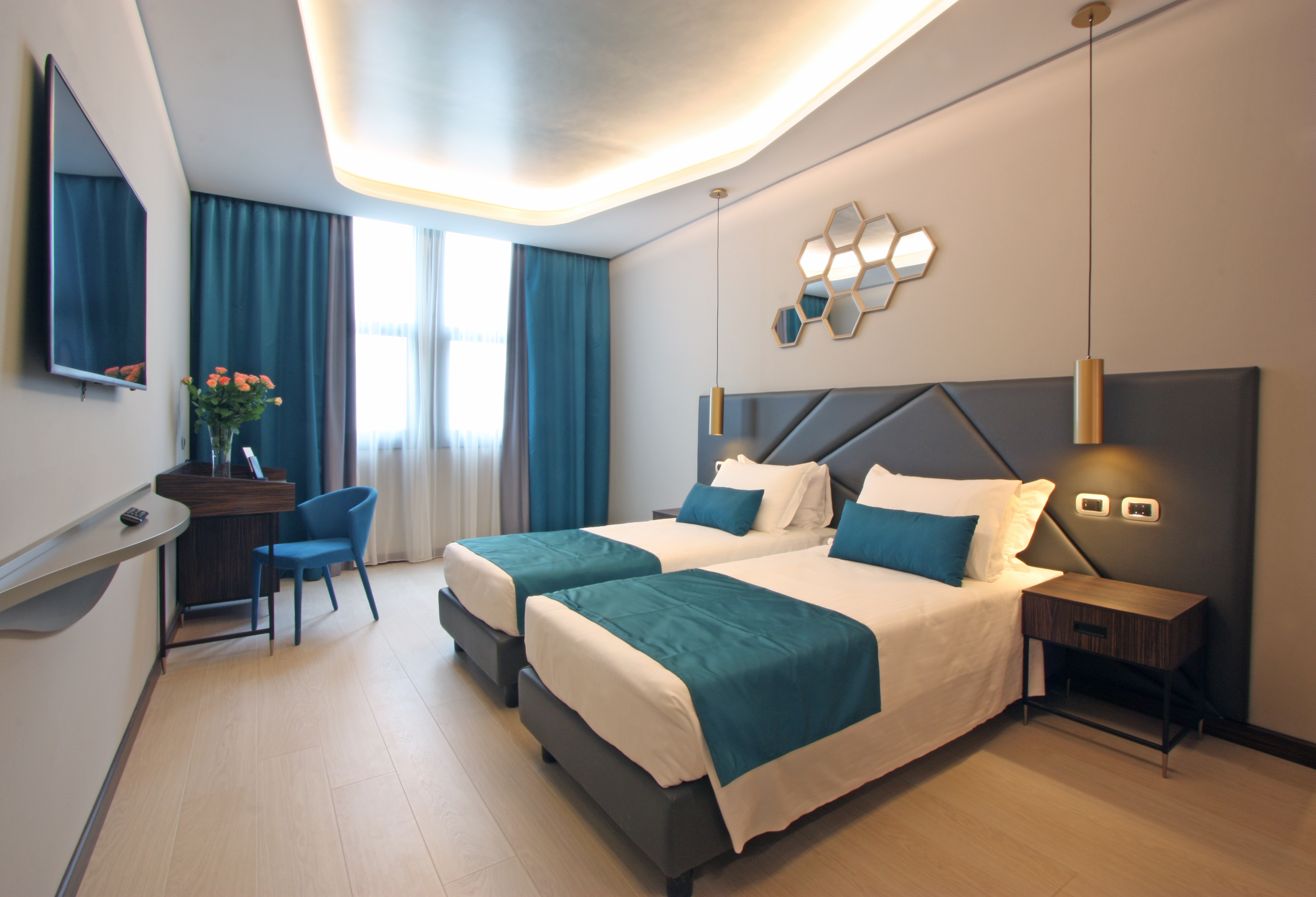 هتل The Hive Hotel رم