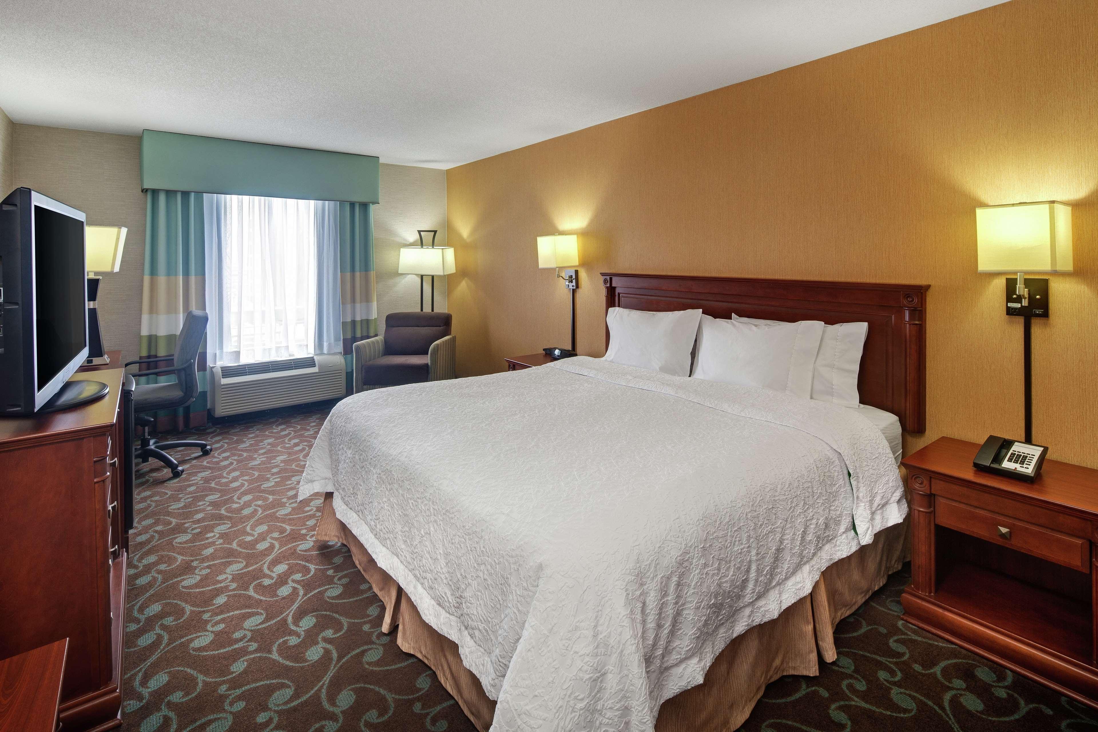 هتل Hampton Inn & Suites by Hilton Toronto Airport Mississauga