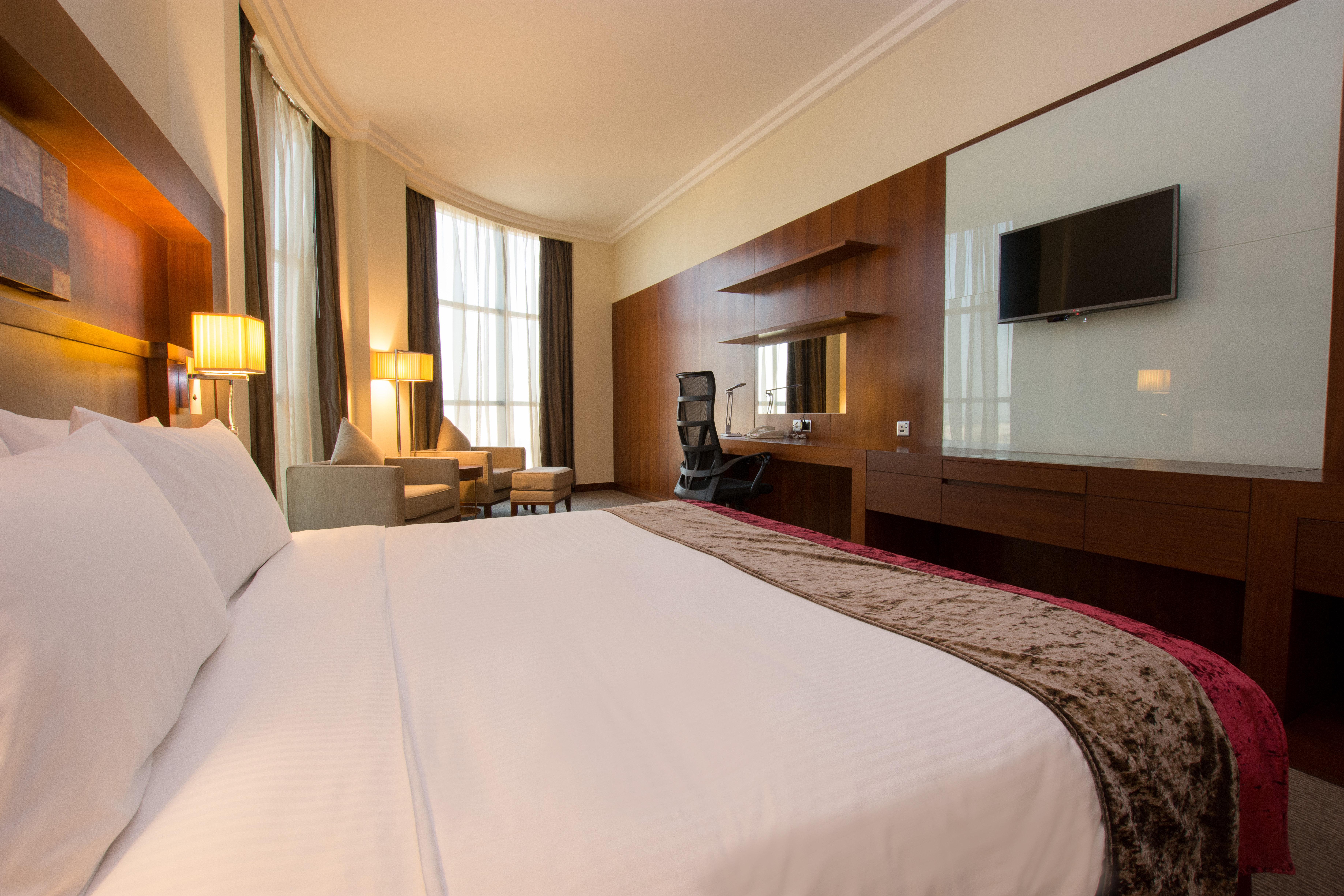هتل Holiday Inn Abu Dhabi ابوظبی