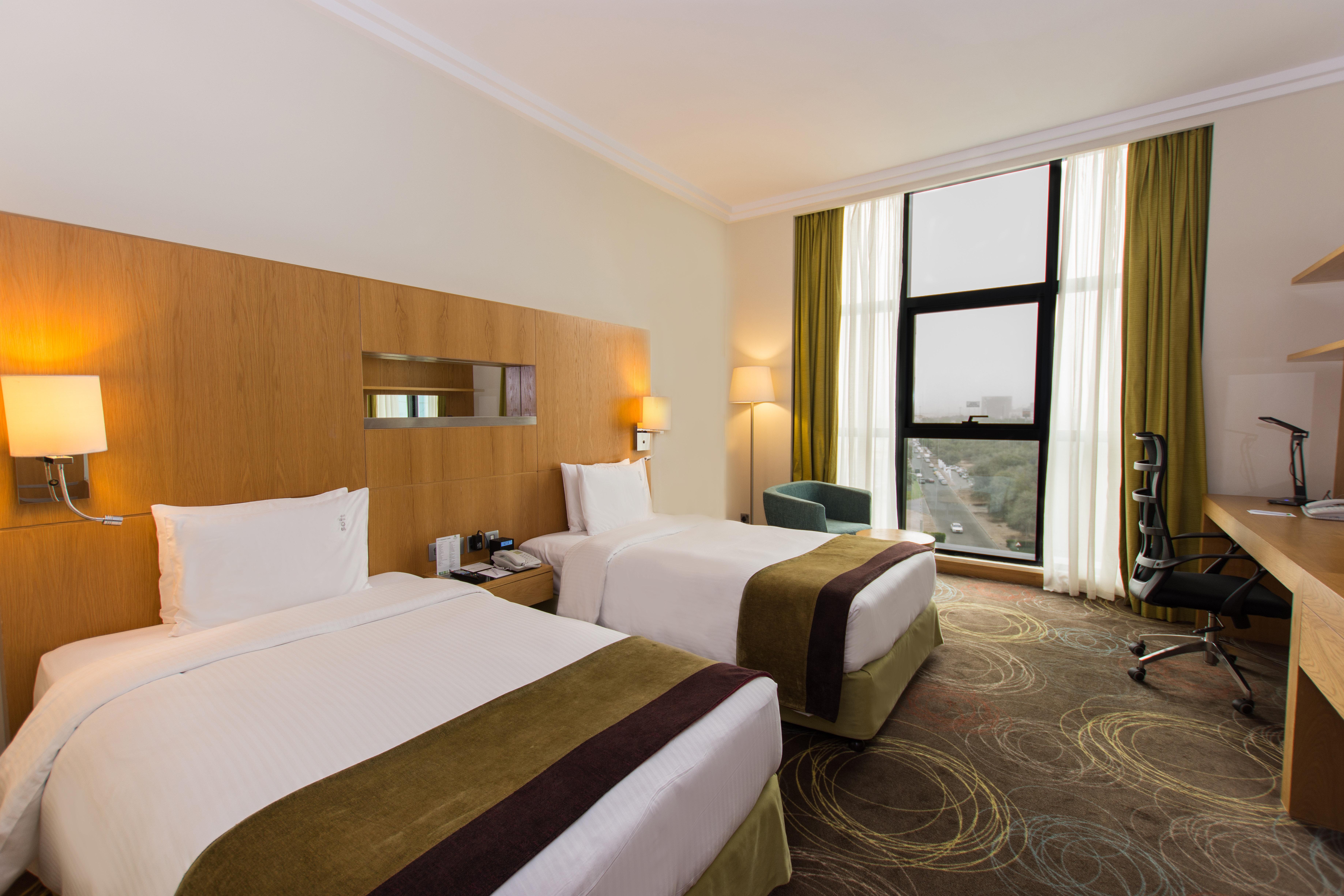 هتل Holiday Inn Abu Dhabi ابوظبی