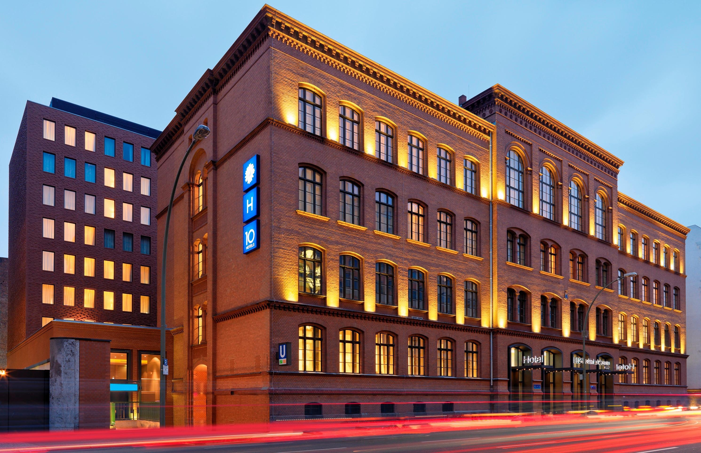 Alibaba https://cdn.alibaba.ir/ostorage/hotel/images/C6CD39C0/0F77F77055A276C71626683669D4C229.jpg