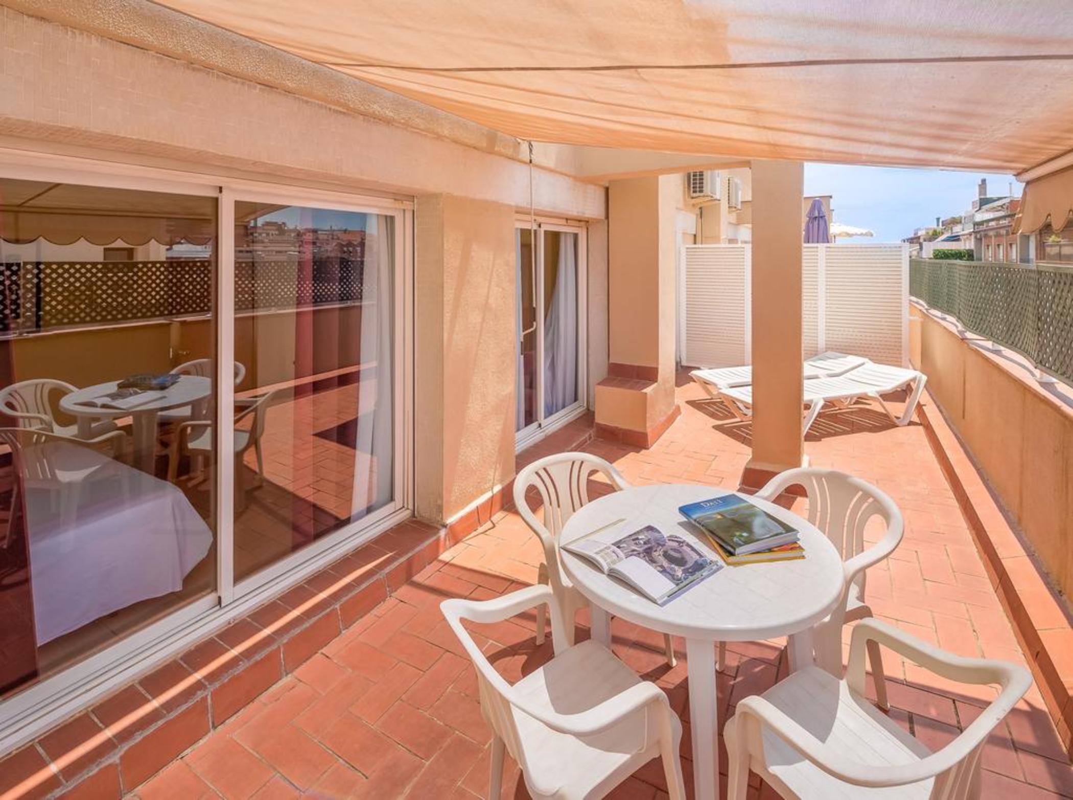 هتل Aparthotel Bertran بارسلونا