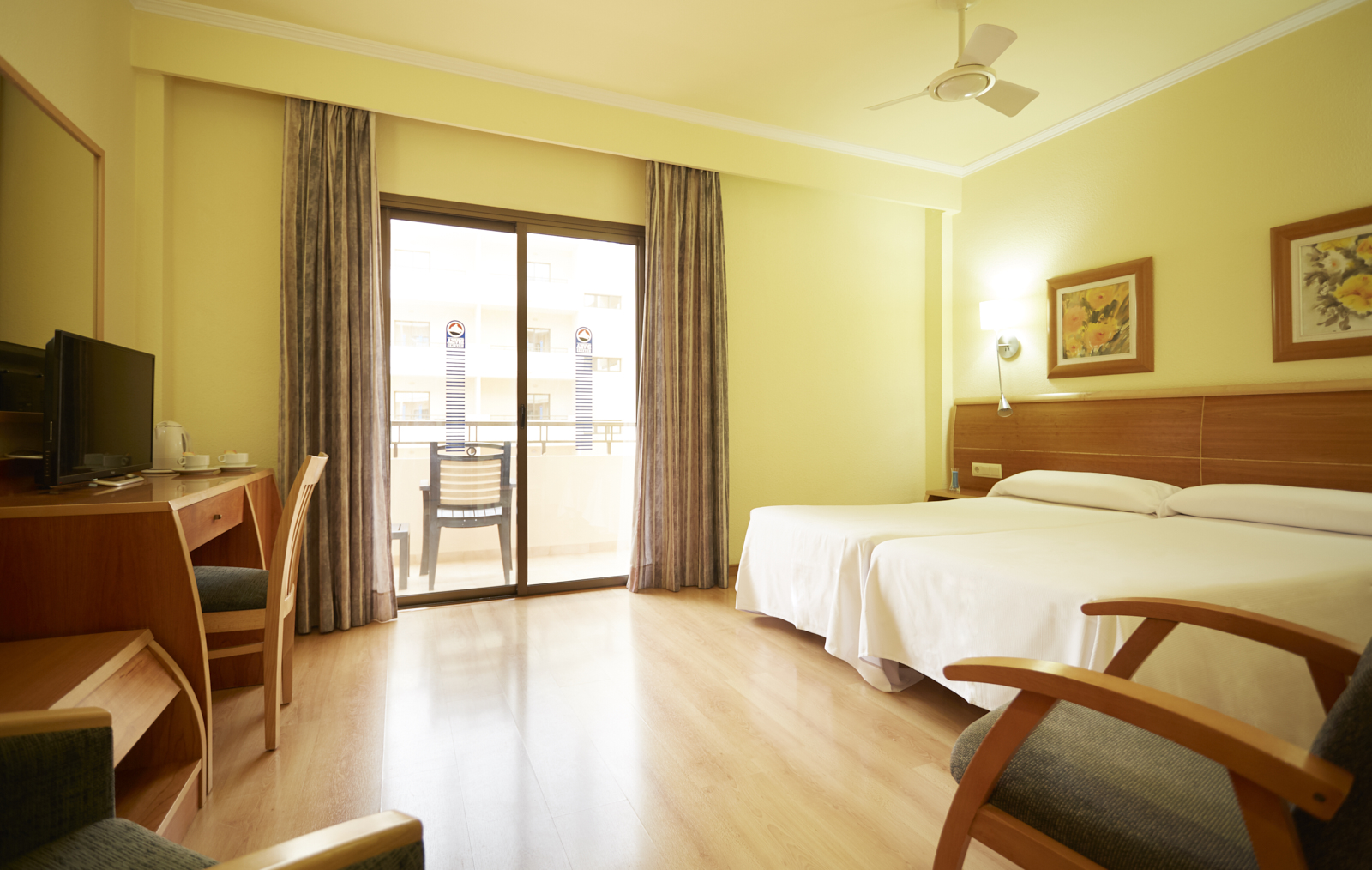 هتل Invisa Hotel La Cala Santa Eulalia