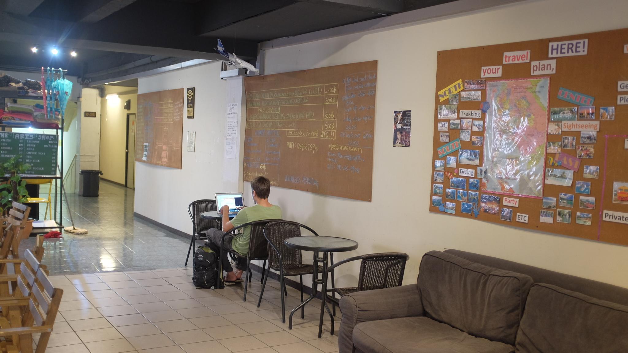 هتل The Mixx Hostel بانگکوک