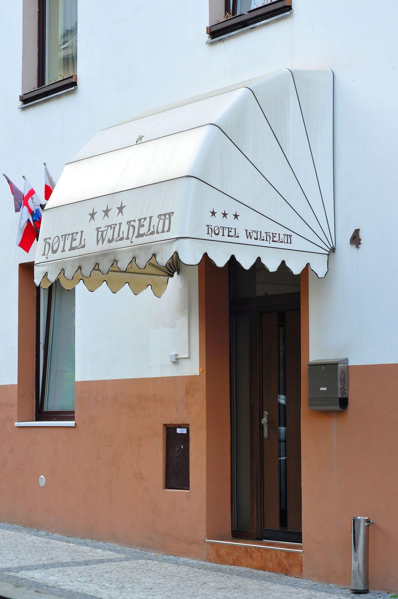 Alibaba https://cdn.alibaba.ir/ostorage/hotel/images/C869ADC3/EABB52BE42E68F6F99914F95C208D0A2.jpg