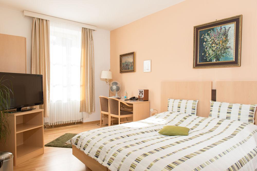 هتل Hotel am Friedrichsbad Baden-Baden