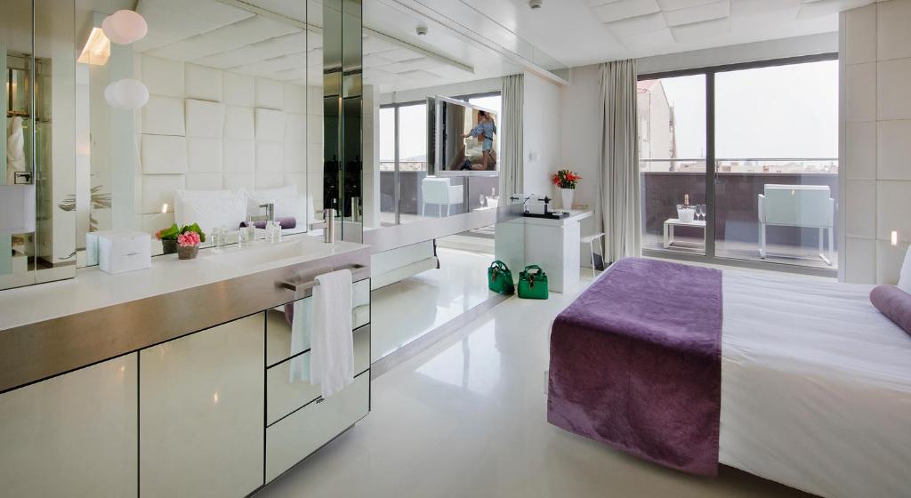 هتل The Mirror Barcelona بارسلونا
