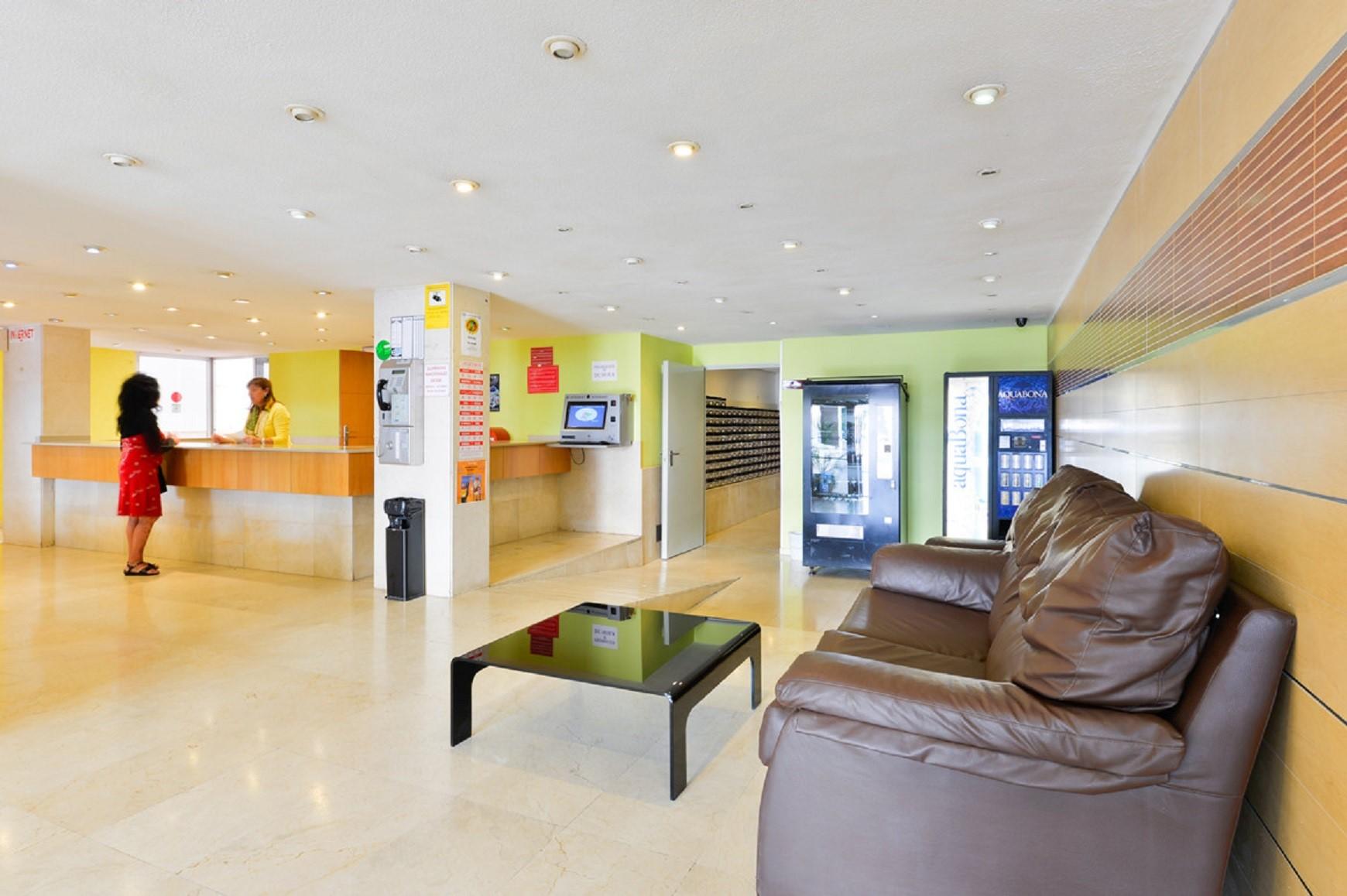 هتل Apartamentos Lido Figueretas