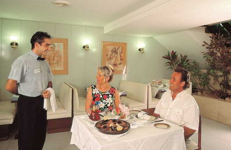 هتل Apartamentos Lido Figueretas