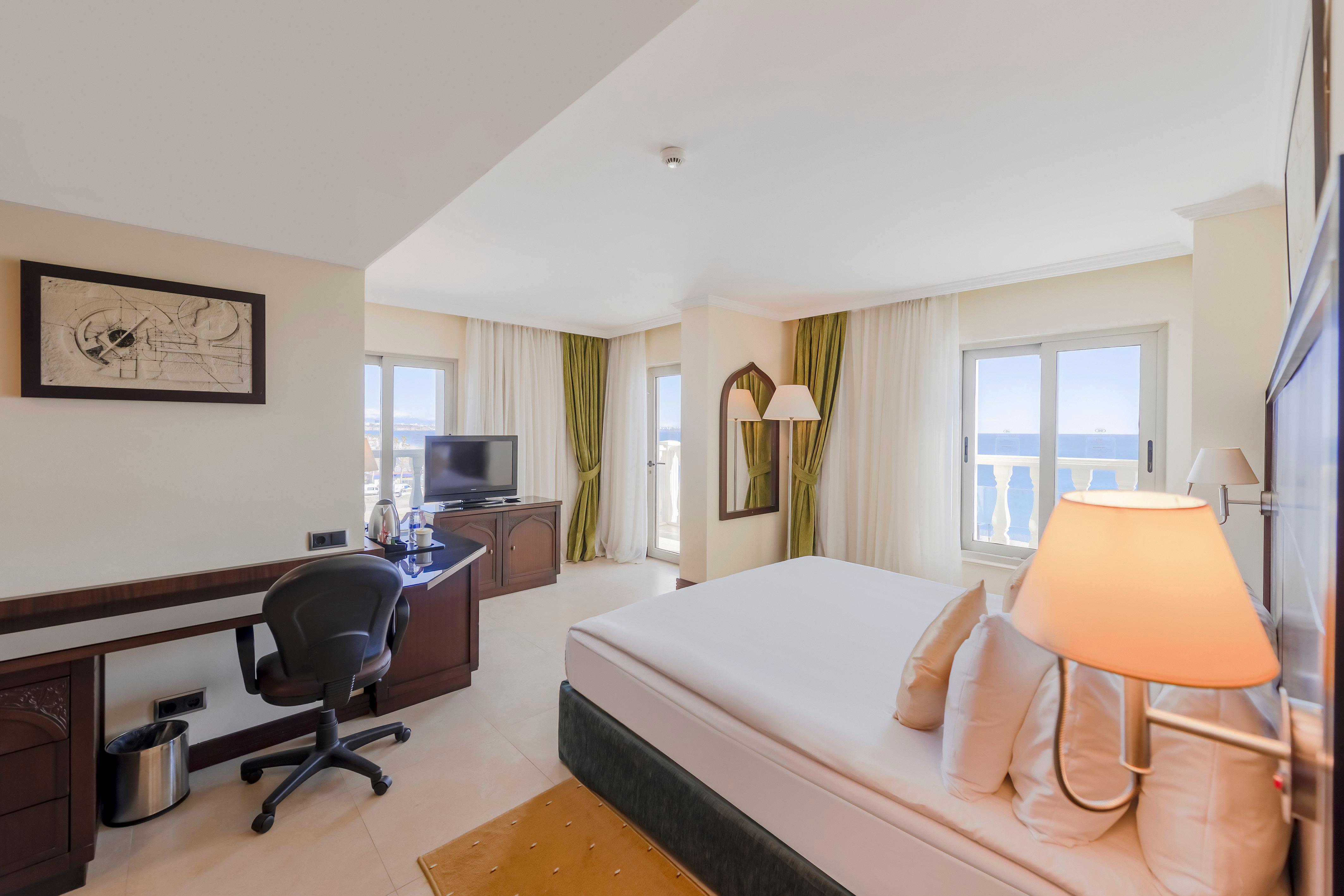 تصاویر Hotel Crowne Plaza Antalya