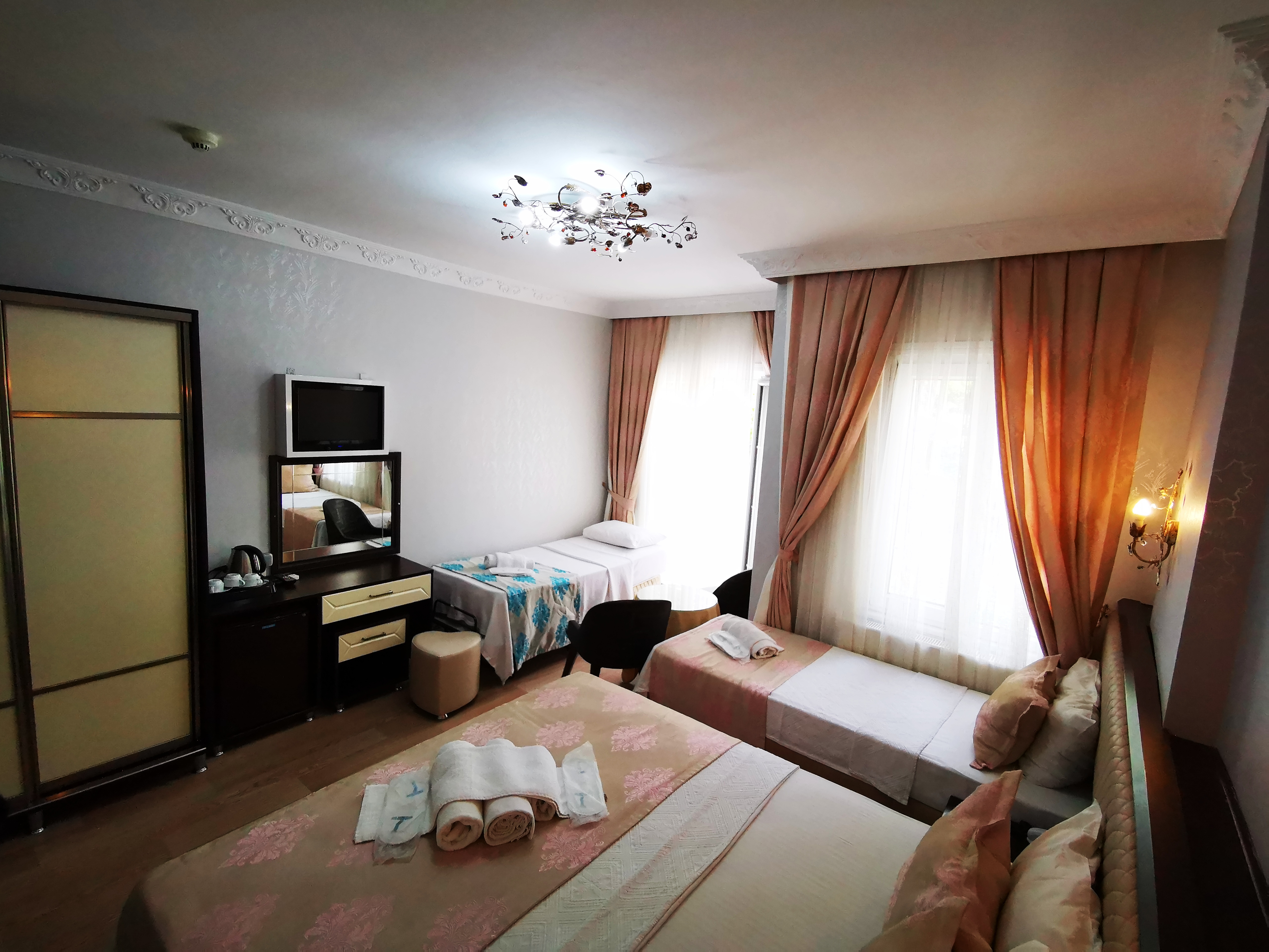 هتل Hotel Broken Column استانبول