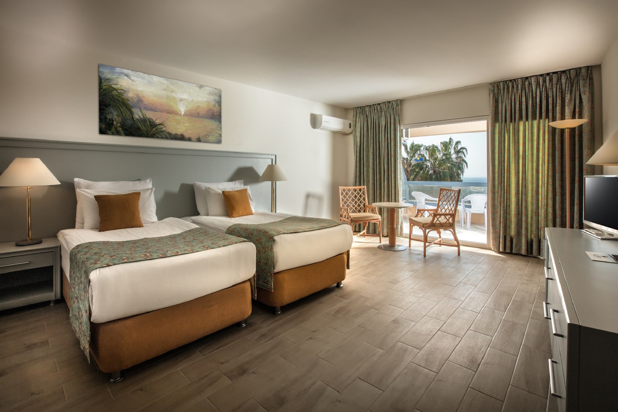 هتل The Grand Blue Sky International کوش آداسی