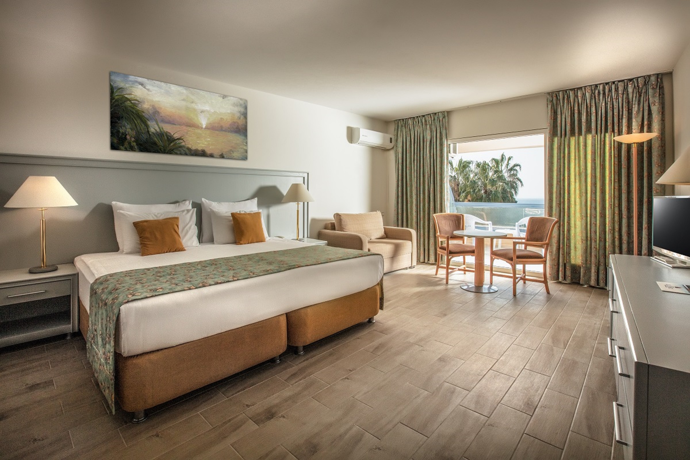 هتل The Grand Blue Sky International کوش آداسی