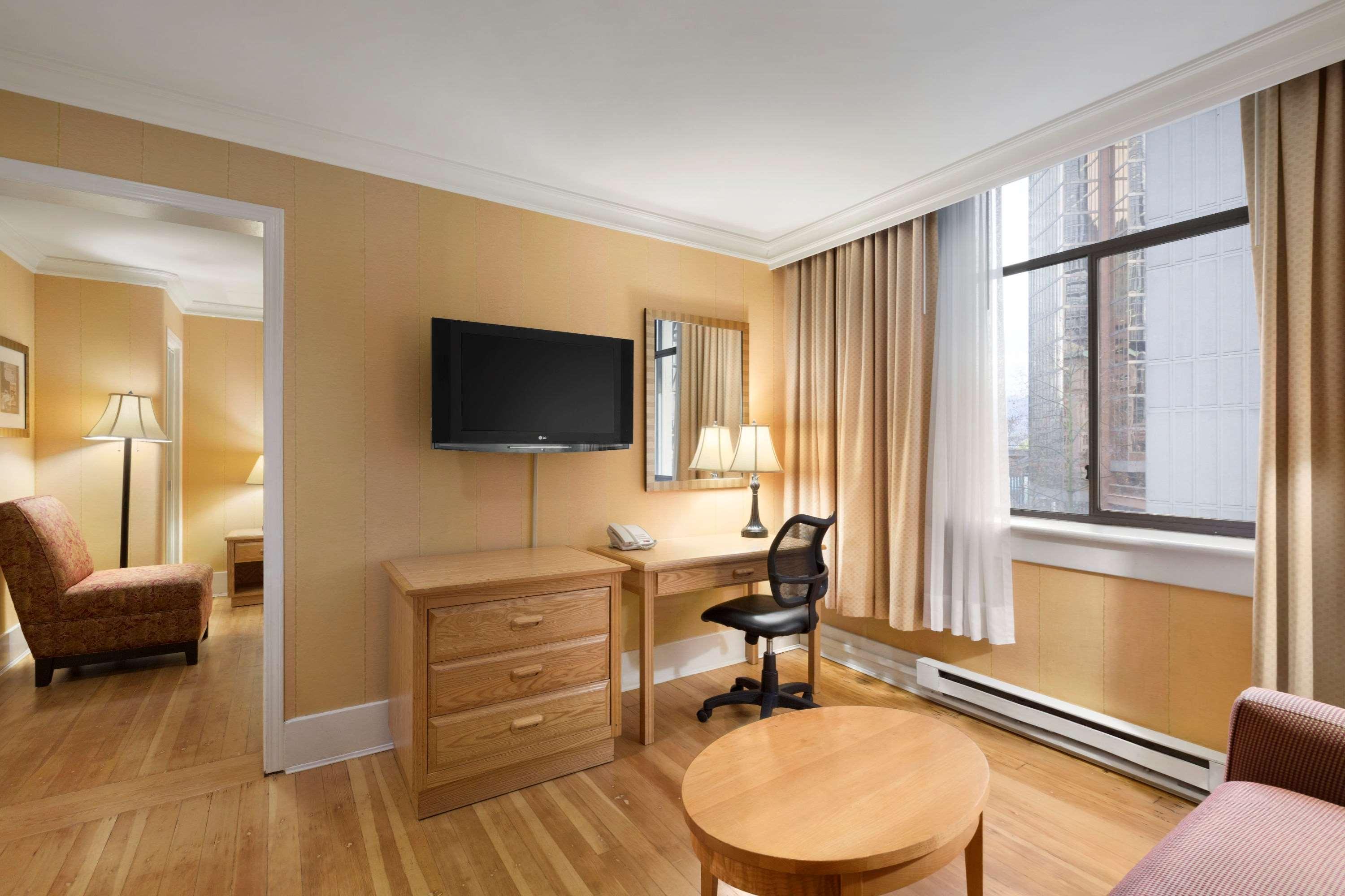 هتل Days Inn by Wyndham Vancouver Downtown ونکوور