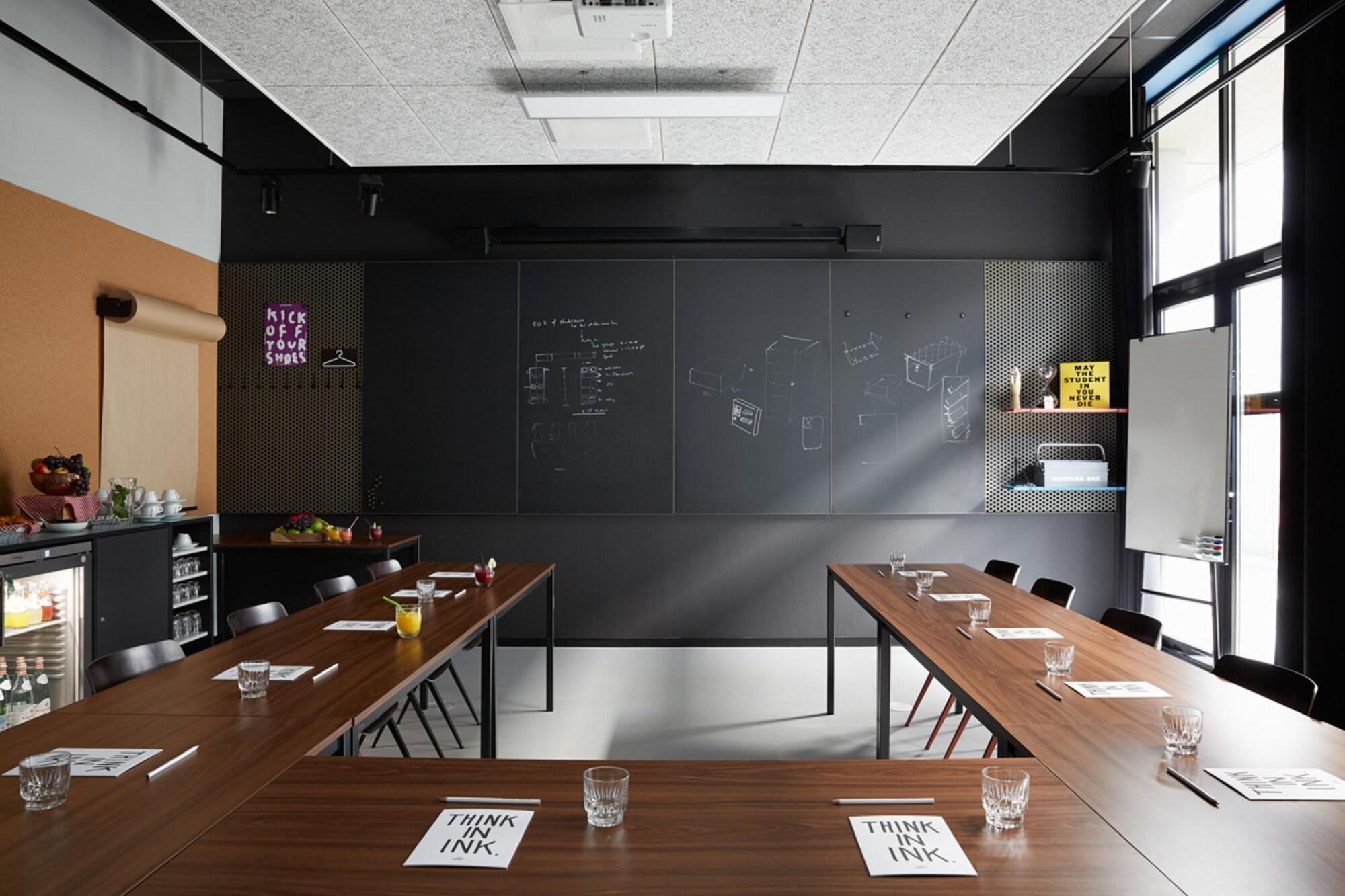 هتل The Social Hub Amsterdam City آمستردام