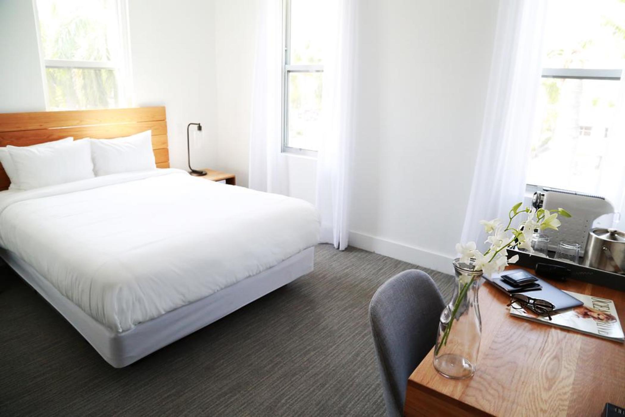 هتل Urbanica The Meridian Hotel Miami Beach