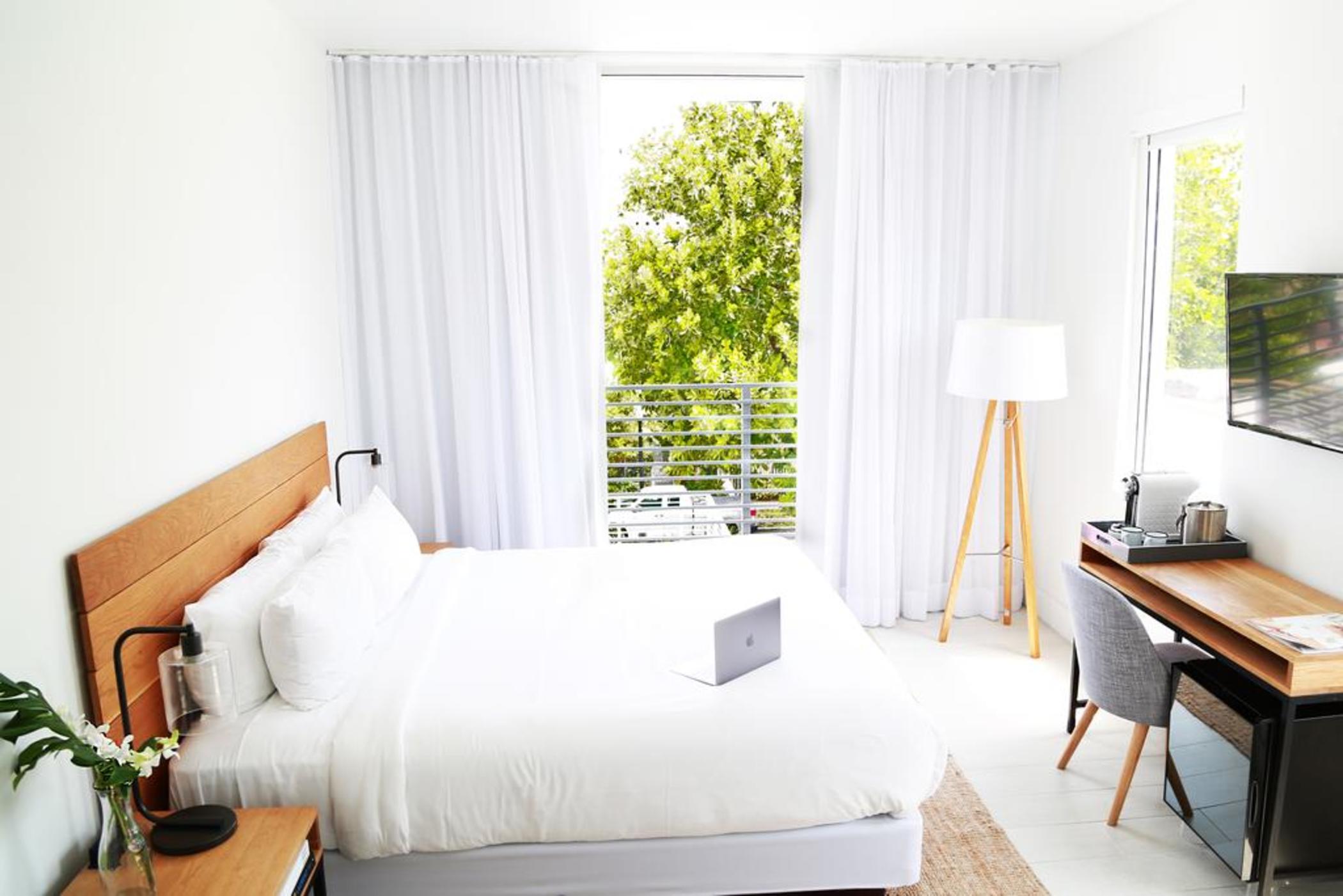 هتل Urbanica The Meridian Hotel Miami Beach