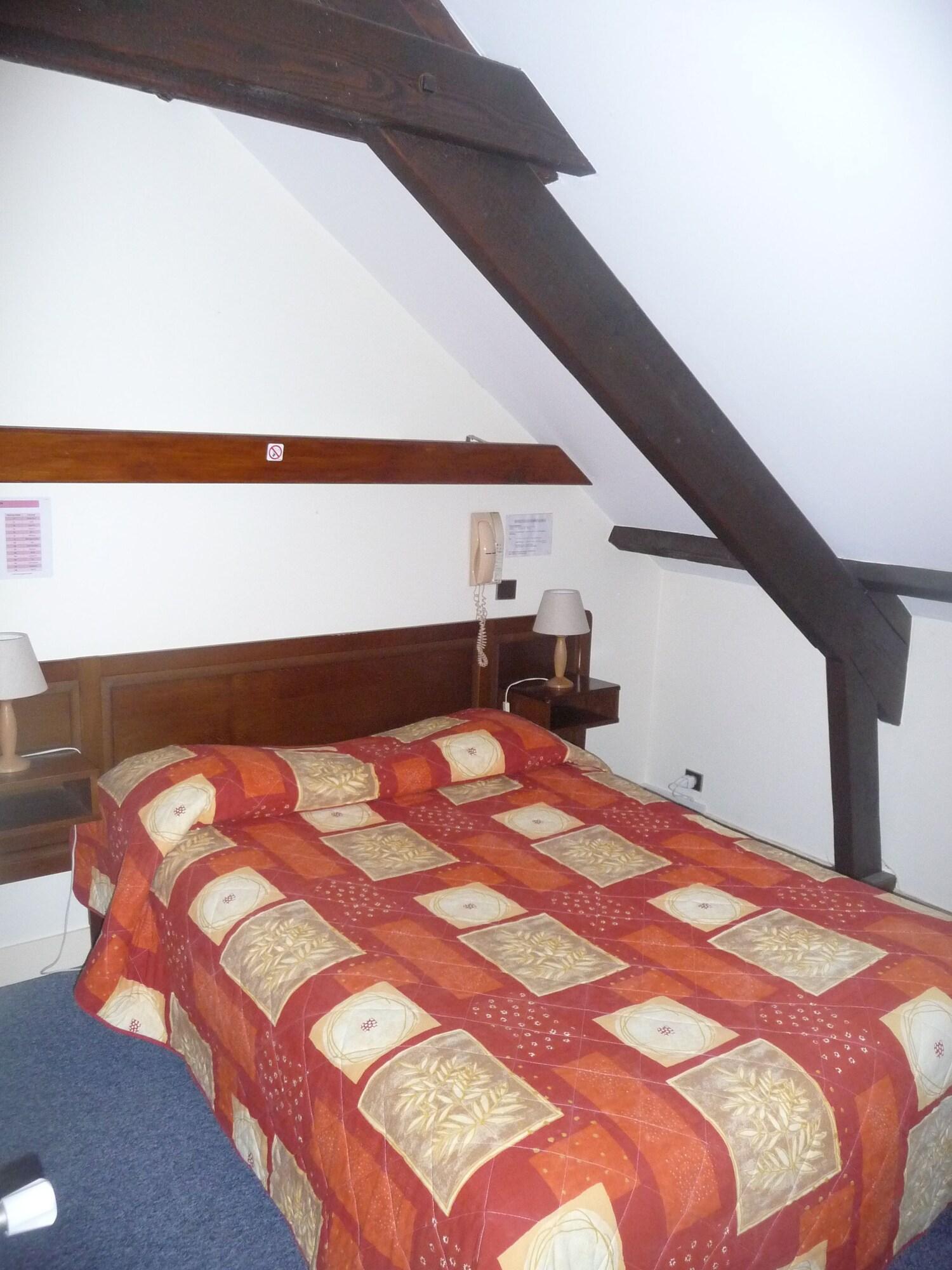هتل Hotel Au Week End Cergy-Pontoise
